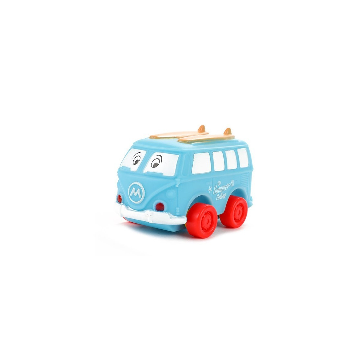 Ein süßer blauer Spielzeug-Camper mit roten Rädern, großen Cartoon-Augen und Surfbrettern auf dem Dach.