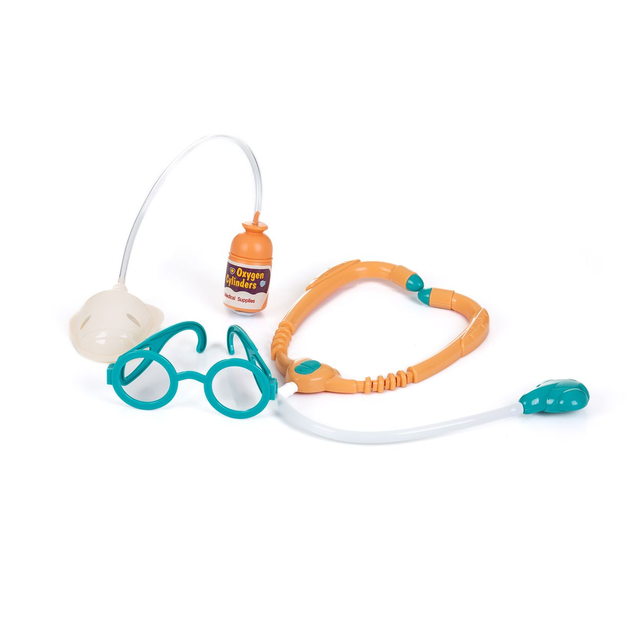 Spielzeug-Arzteset mit orangefarbenem Stethoskop, Sauerstoffflasche, Maske und grüner Brille auf weißem Grund.
