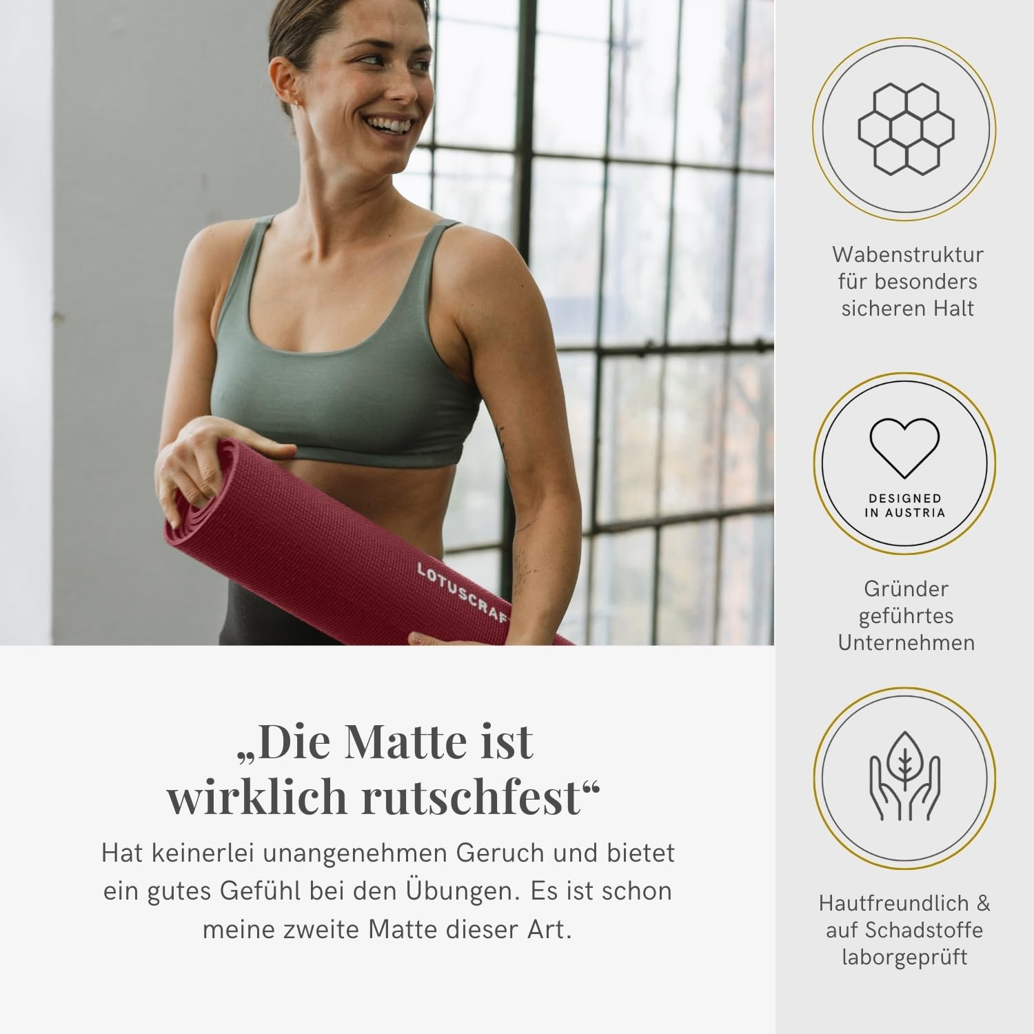 Una donna sorridente in abbigliamento sportivo tiene un tappetino da yoga rosa davanti a una grande finestra, con infografiche a destra.