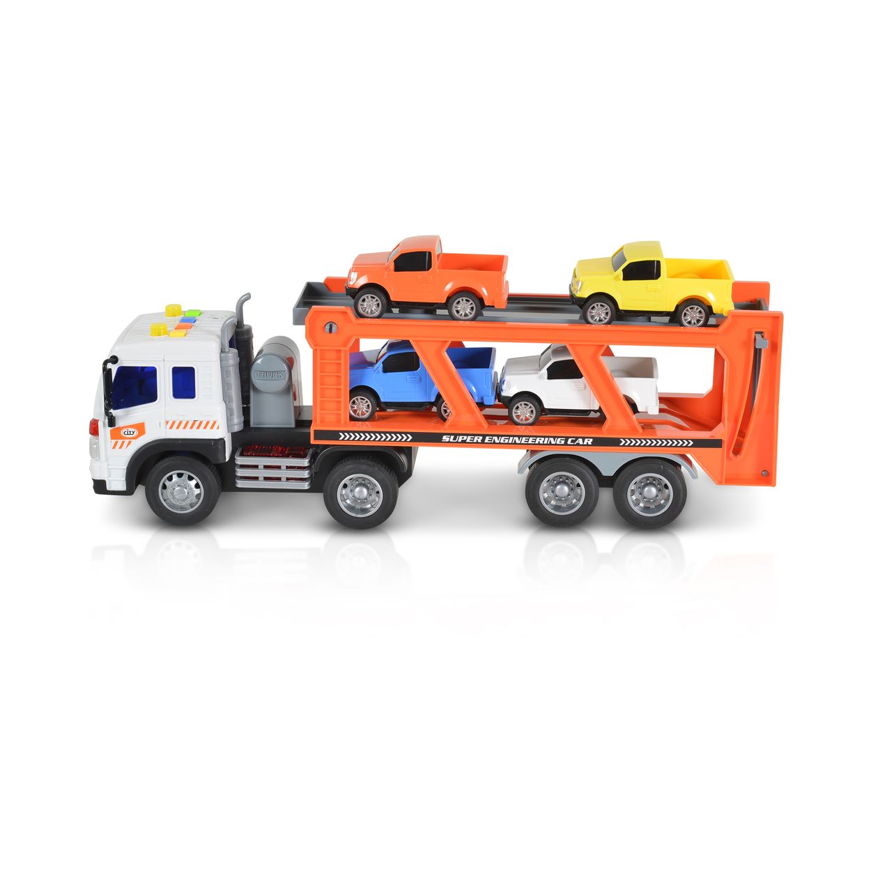 Ein großer weißer und orangefarbener Lastwagen transportiert vier kleine farbige Autos auf einem Anhänger.