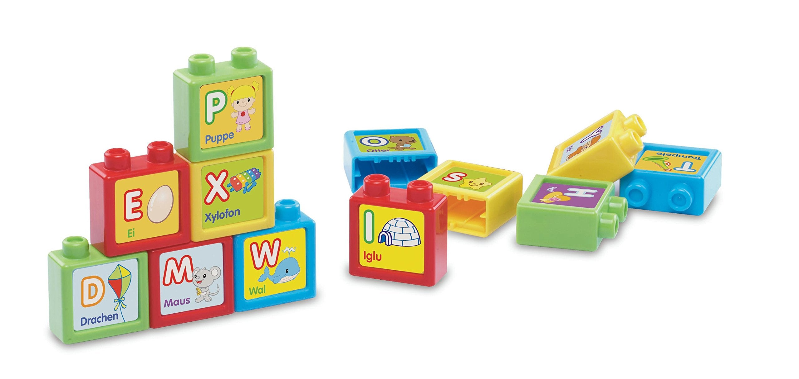 Bunte Plastikbausteine mit Buchstaben und Bildern von Tieren und Gegenständen auf weißem Hintergrund.