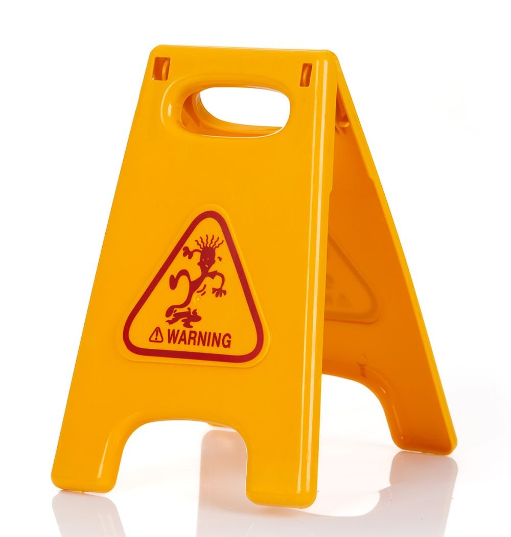 Gelbes A-förmiges Bodenschild mit einem roten Warnsymbol und der Aufschrift WARNING.