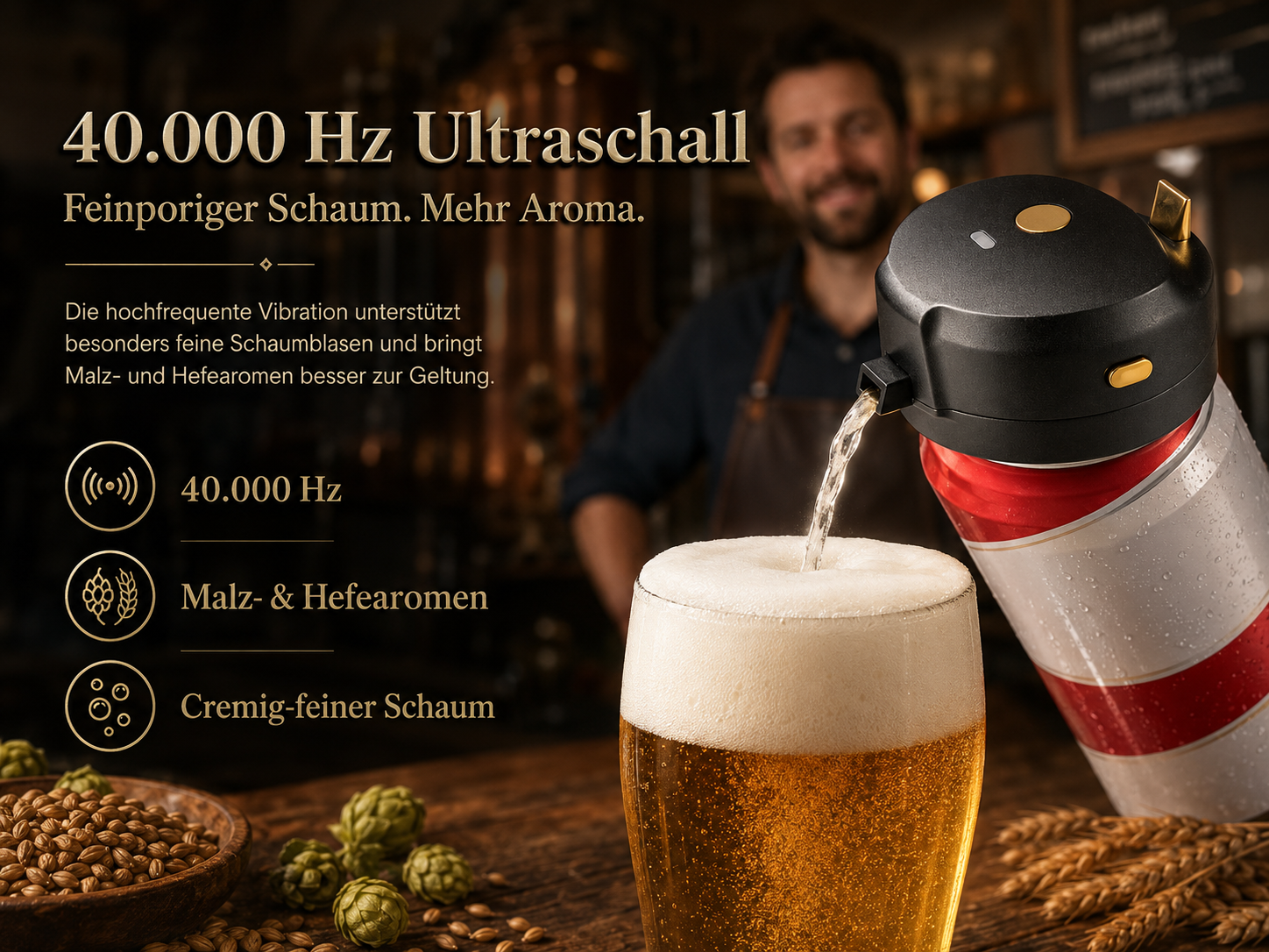 Ein Bierspender gießt Bier mit feinem Schaum in ein Glas, mit deutschem Text und einem Barmann im Hintergrund.
