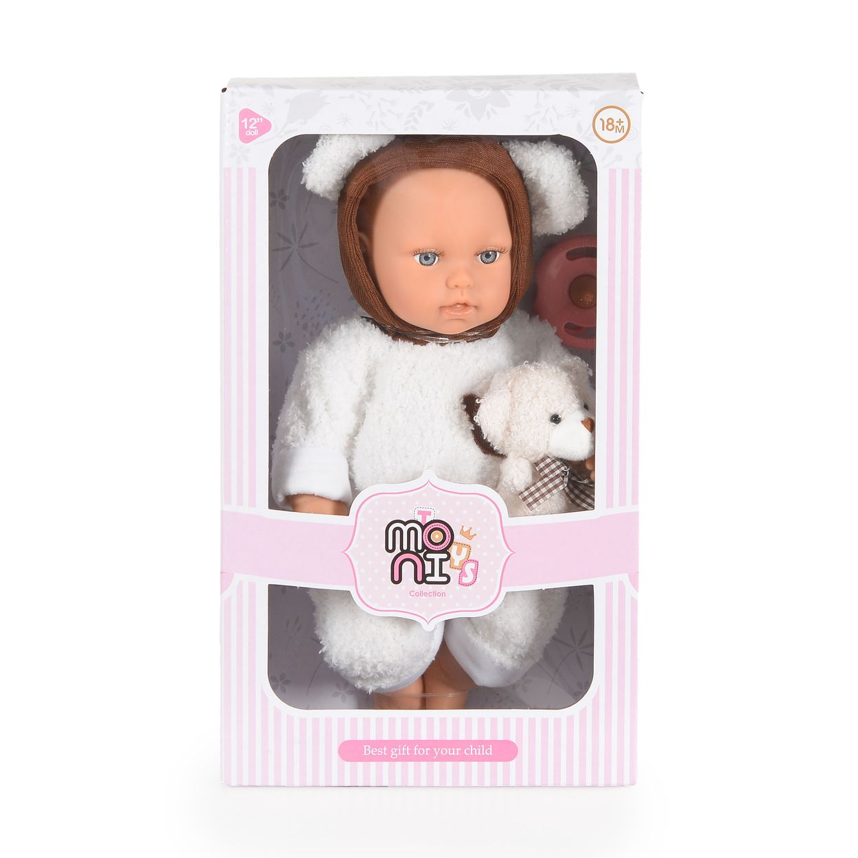 Eine Babypuppe in weißer Fleecemütze und -kleidung mit kleinem Teddybär in einer rosa-weißen Schachtel.