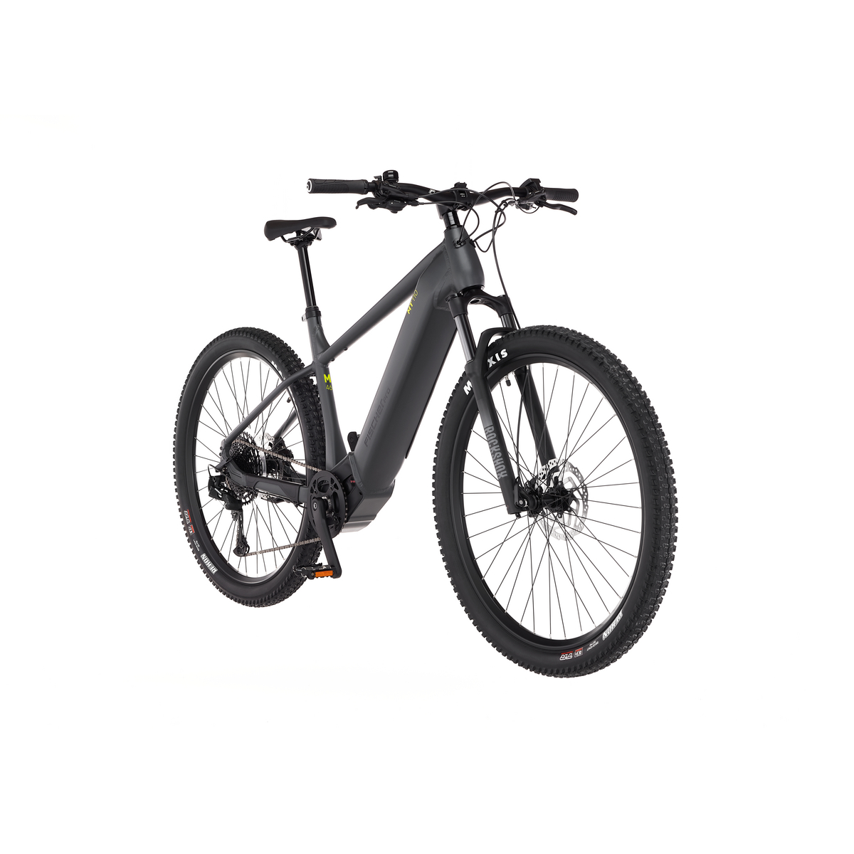 Ein mattgraues E-Mountainbike mit schwarzem Lenker und Reifen steht isoliert auf weißem Hintergrund.