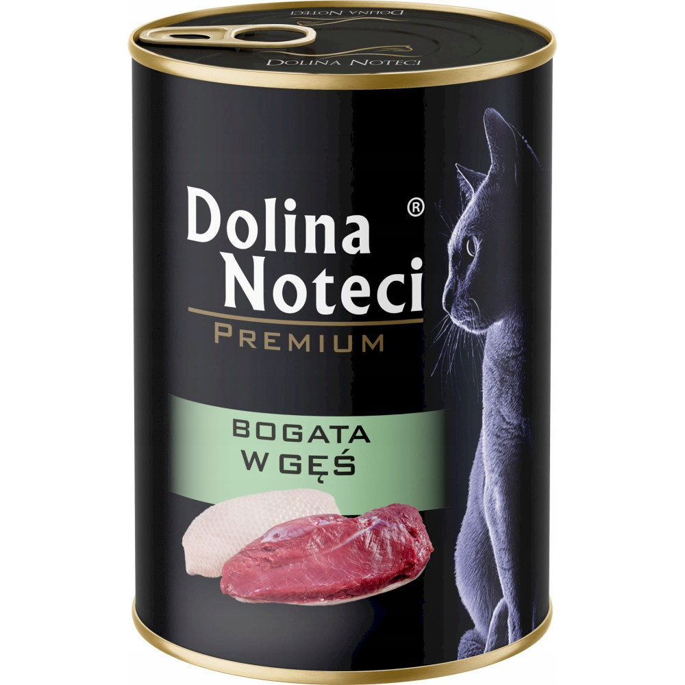 Czarna puszka karma dla kota z szarym kotem i surowym mięsem.