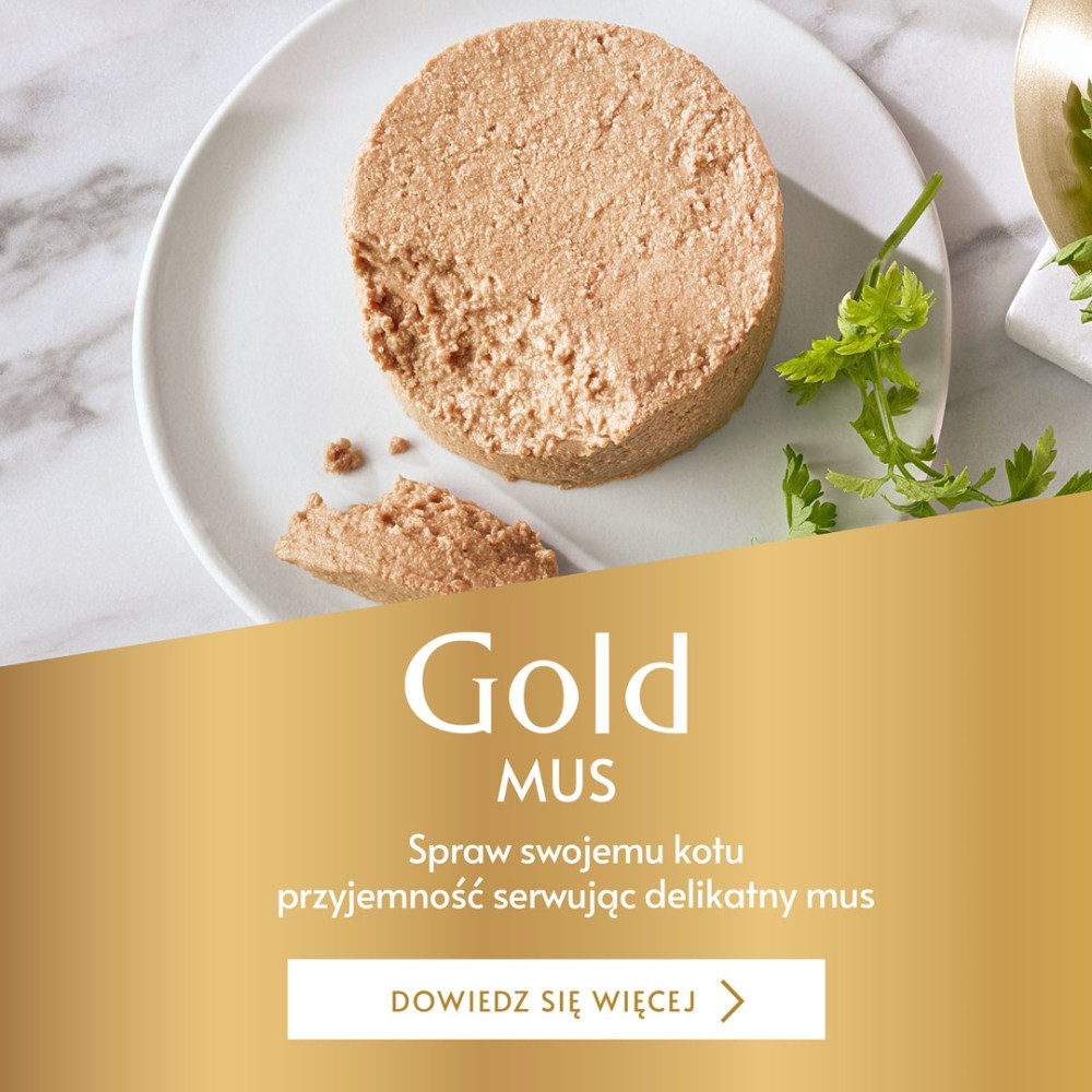 Okrągły pasztet dla kota na białym talerzu z pietruszką i złotym banerem reklamowym.