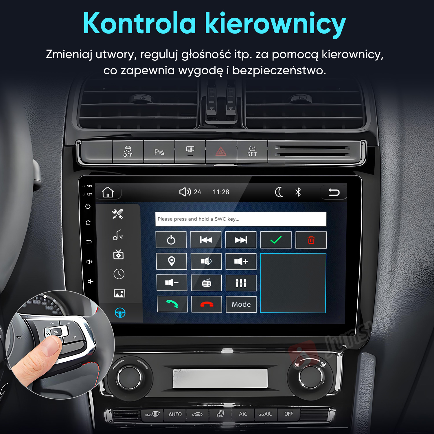 Wyświetlacz samochodowy z ustawieniami kierownicy, palec naciska przycisk na kierownicy.