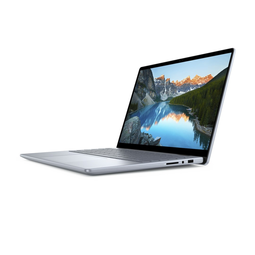 Srebrny laptop jest otwarty na białym tle, na ekranie widać tapetę przedstawiającą jezioro w górach.