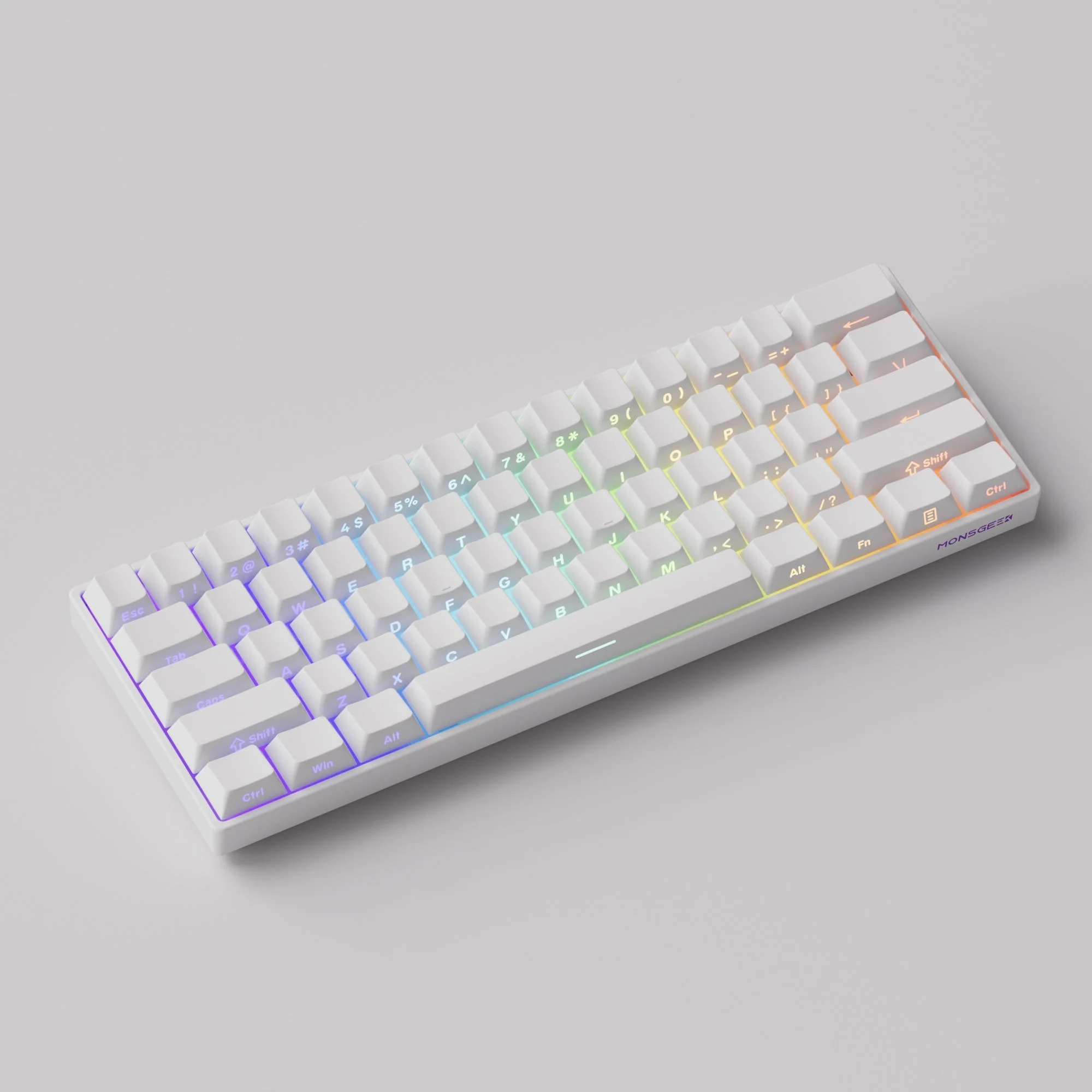 Biała klawiatura mechaniczna z subtelnym podświetleniem RGB na neutralnym szarym tle.