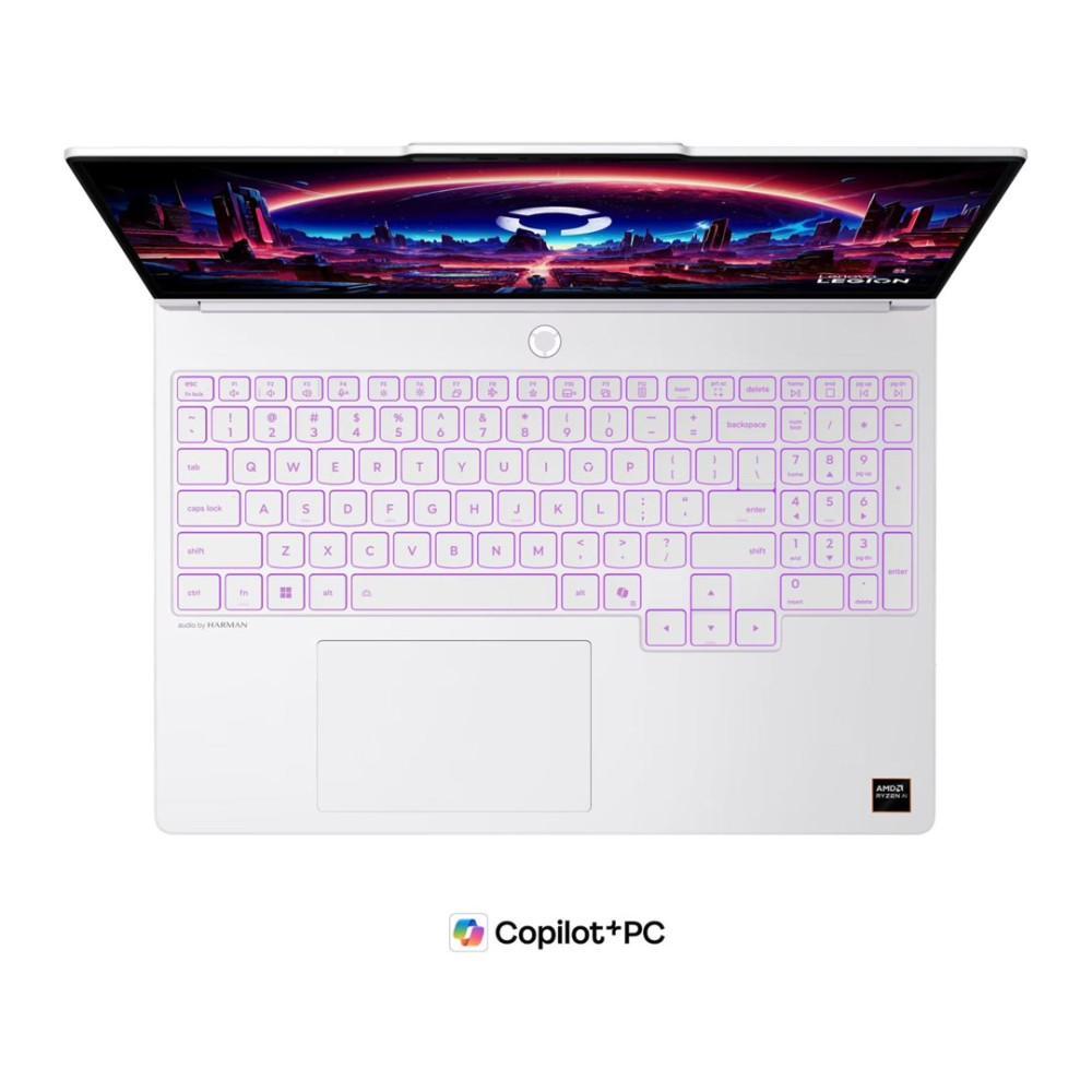 Biały laptop do gier Lenovo z podświetlaną na różowo klawiaturą i futurystyczną tapetą miasta.