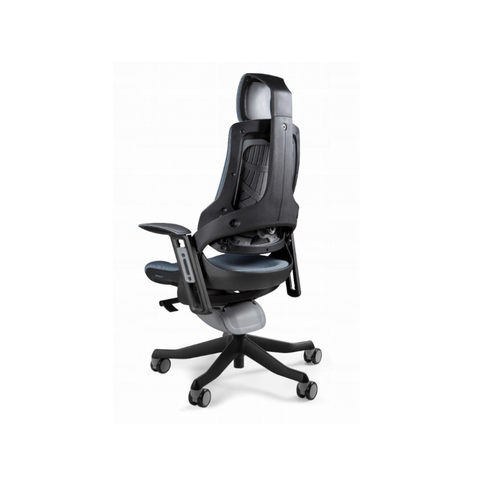 Widok z tyłu ergonomicznego czarno-szarego krzesła biurowego z kółkami na białym tle.