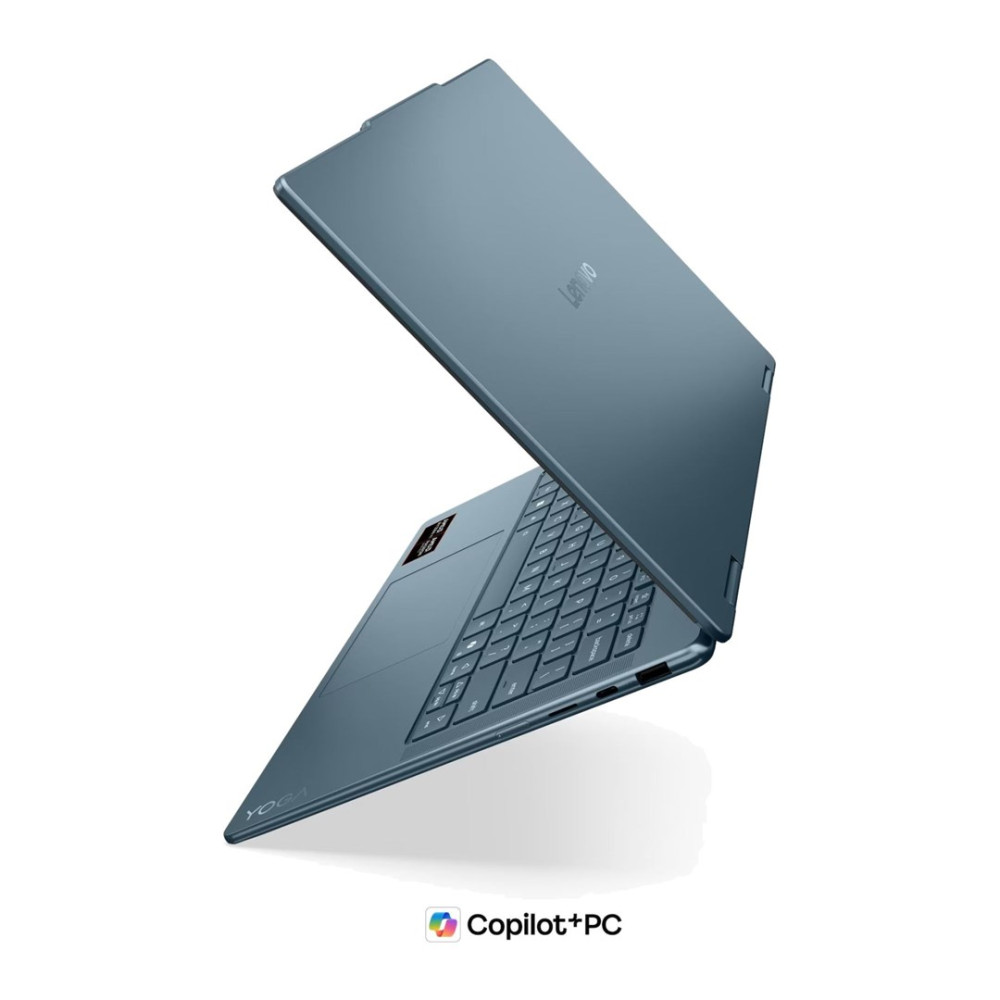 Niebieski laptop Lenovo Yoga jest pochylony na białym tle z logo Copilot+PC.