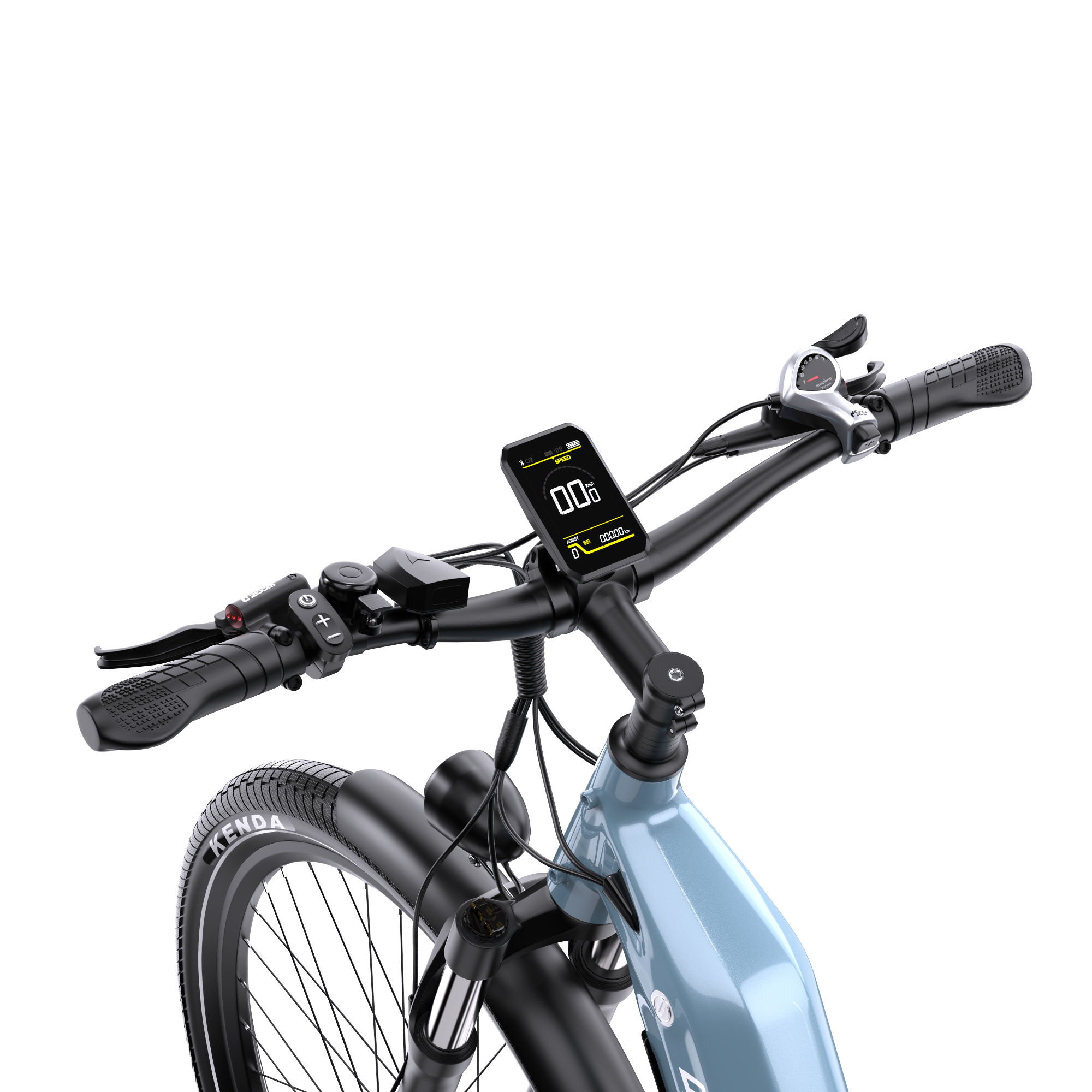 Zbliżenie kierownicy niebieskiego roweru elektrycznego z cyfrowym wyświetlaczem, hamulcami i oponami Kenda na białym tle.