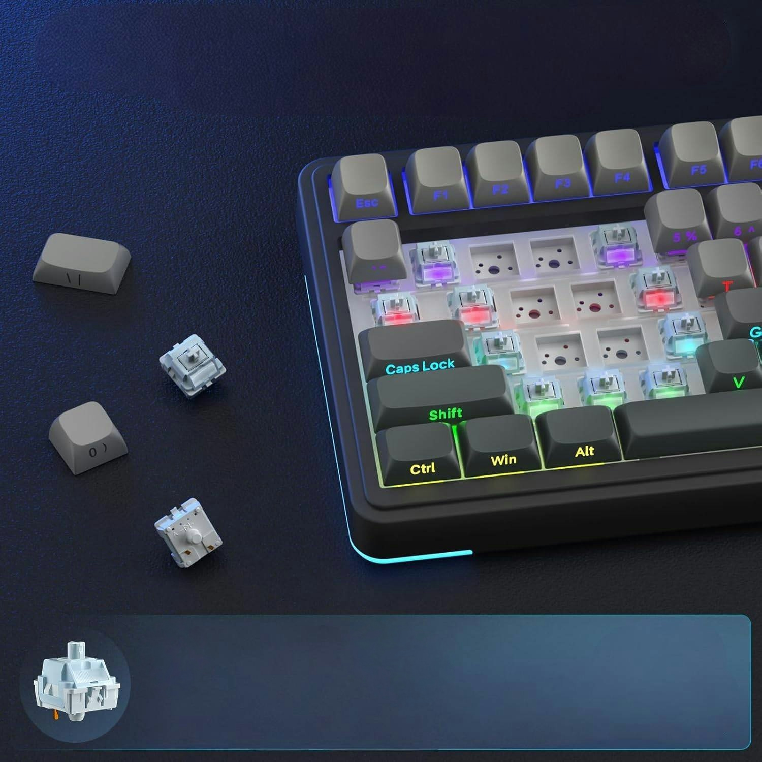 Klawiatura mechaniczna z podświetleniem RGB oraz zdemontowanymi klawiszami i przełącznikami na ciemnym tle.