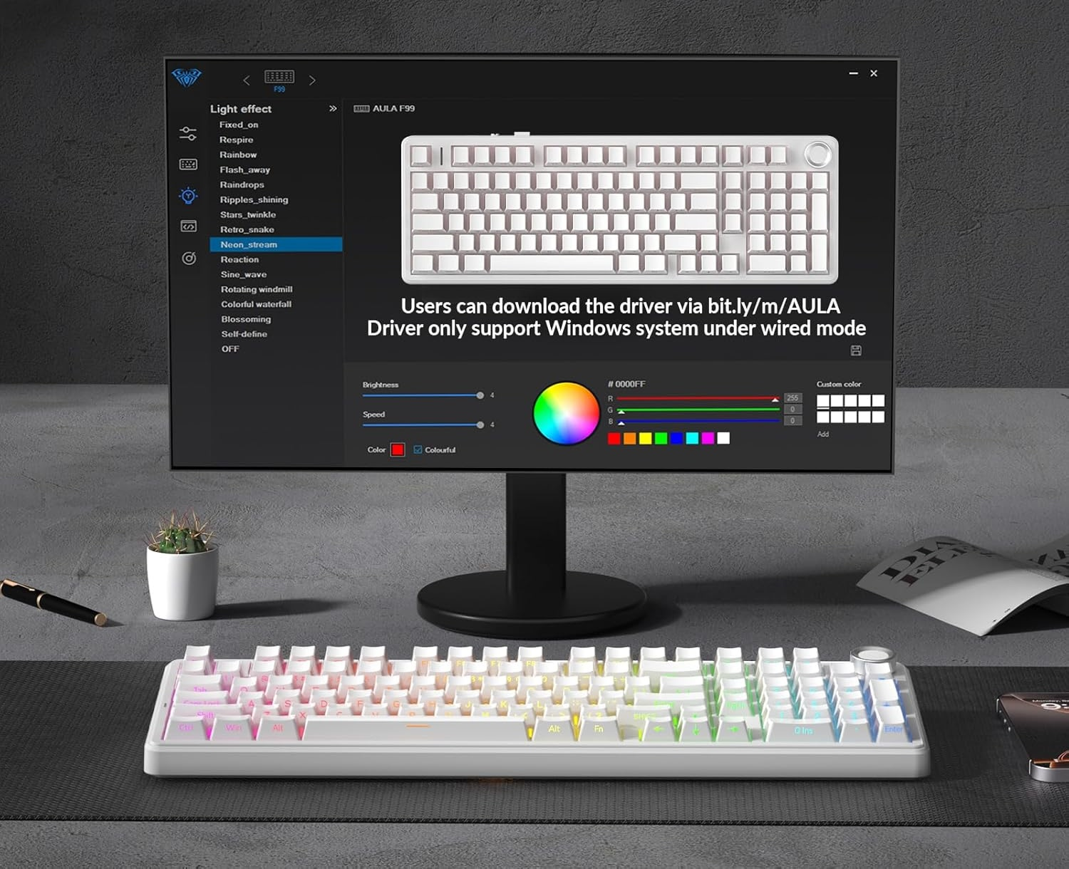 Białe biurko prezentuje monitor z oprogramowaniem i białą klawiaturę RGB.