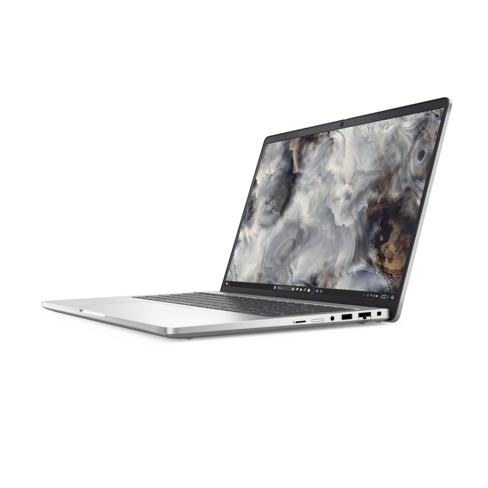 Srebrny laptop na białej powierzchni, z marmurkową tapetą na otwartym ekranie.