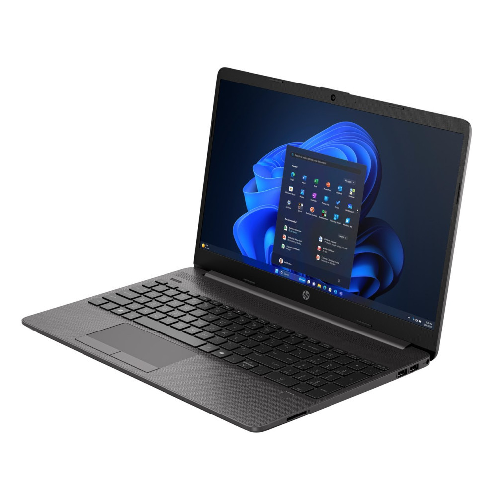 Szary laptop z otwartym ekranem wyświetla menu startowe systemu Windows 11 i niebieską abstrakcyjną grafikę.