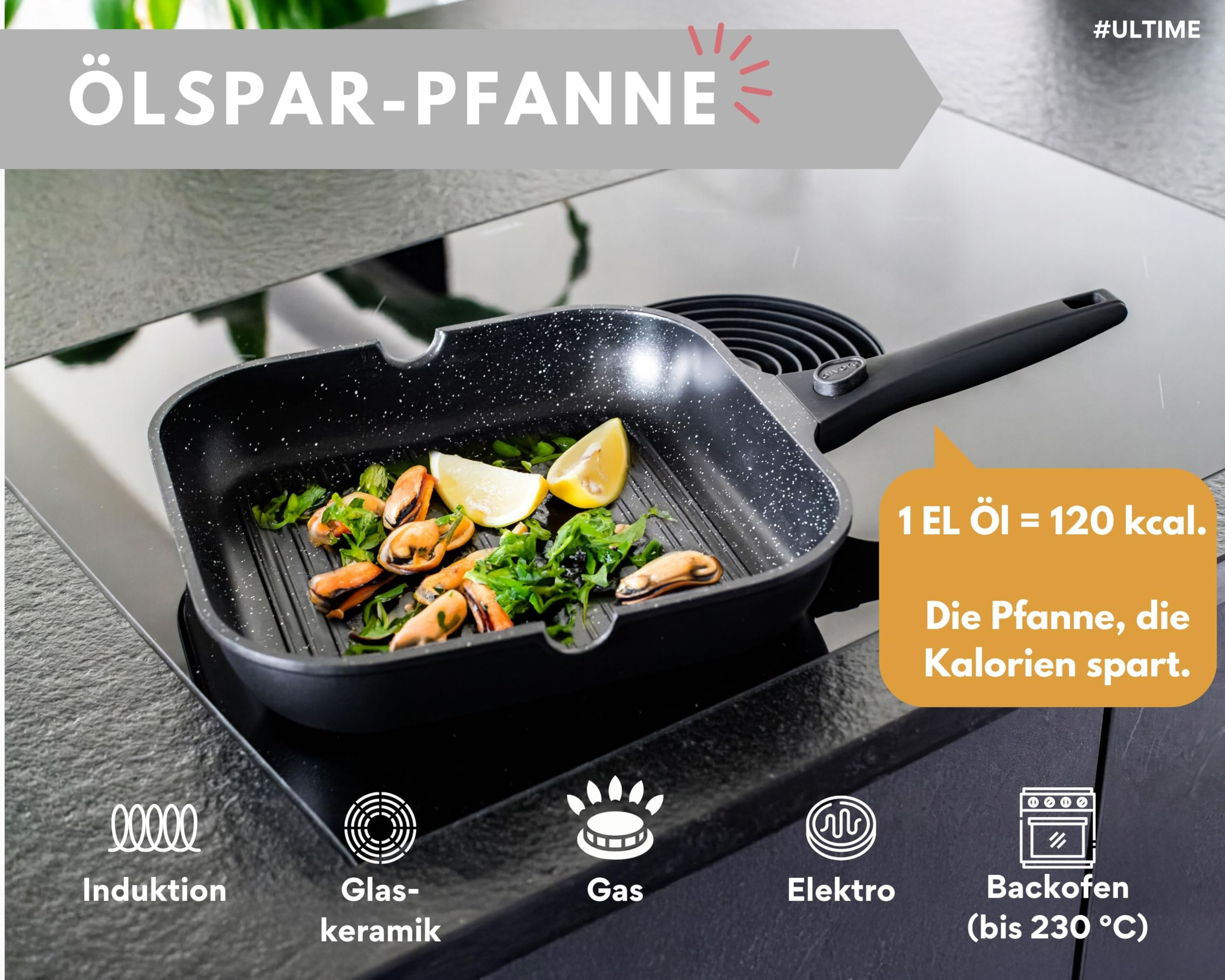 Schwarze Grillpfanne mit Muscheln und Kräutern auf einem Kochfeld mit deutscher Werbeschrift.