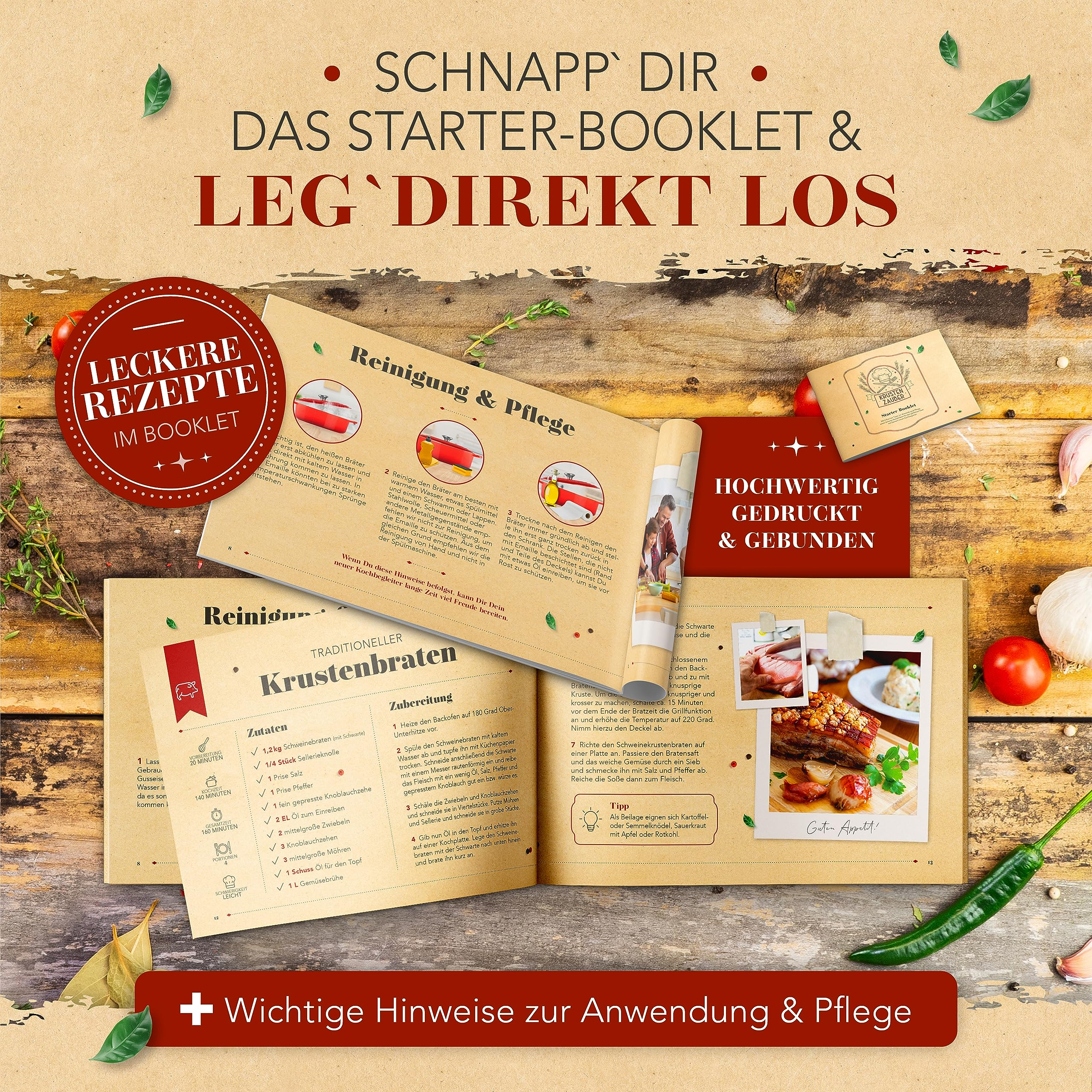 Ein offenes Kochbuch mit Rezepten und Pflegehinweisen, umgeben von Gewürzen, Tomaten und Kräutern auf Holz.