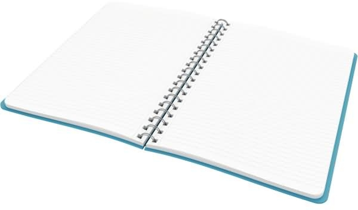 Ein offenes Spiralnotizbuch mit leeren, linierten weißen Seiten und blauem Einband auf weißem Hintergrund.