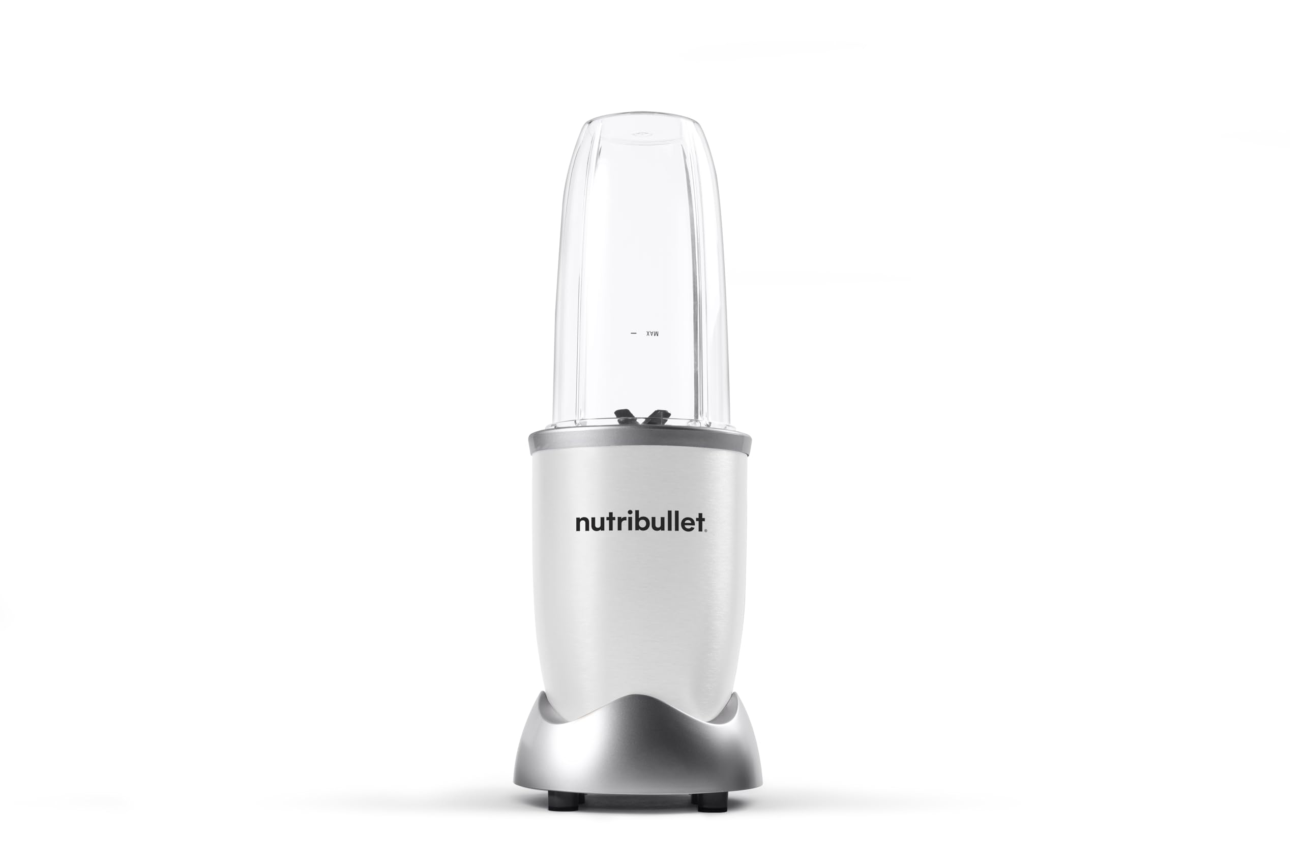 Ein weiß-silberner Nutribullet-Standmixer vor schlichter weißerem Hintergrund.