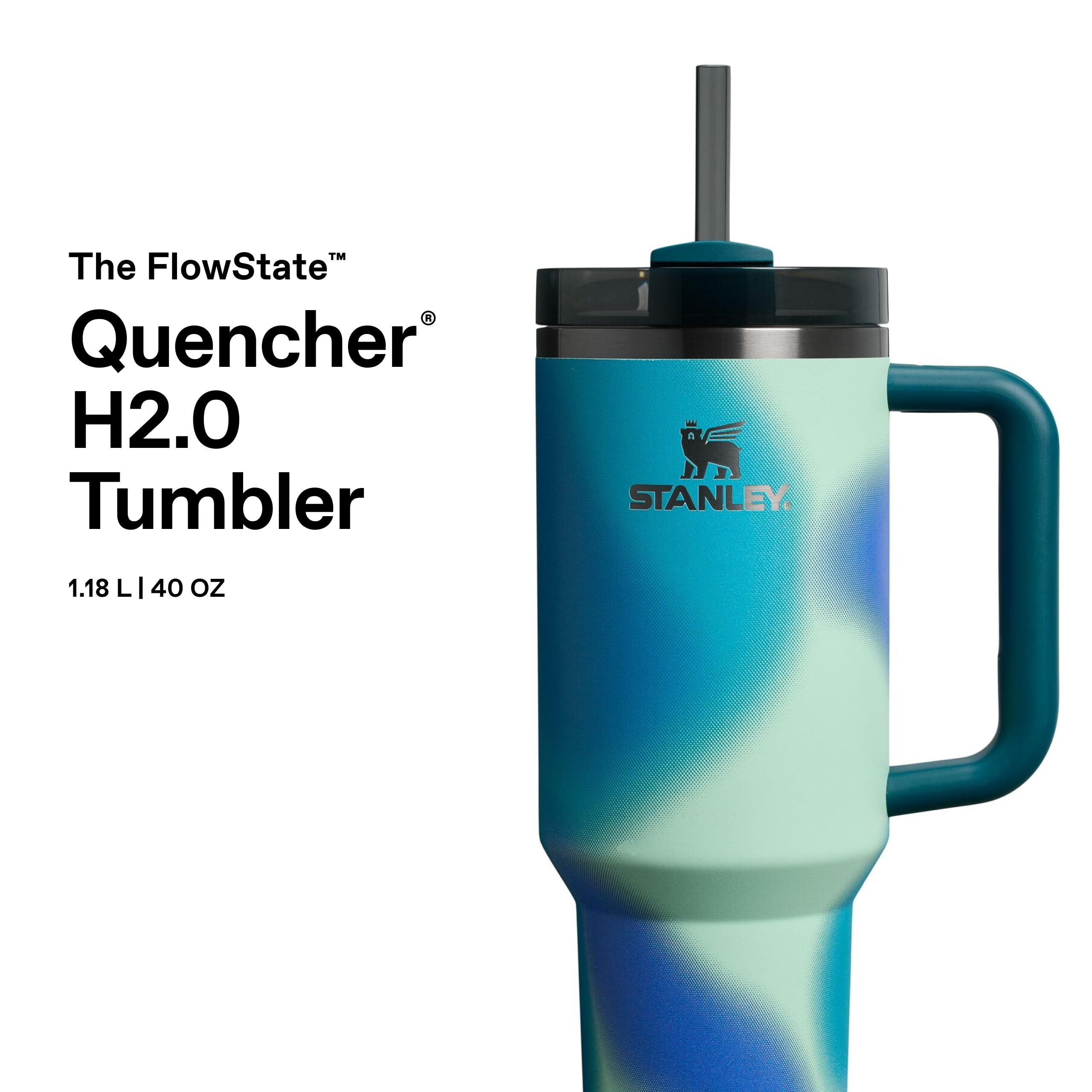 Ein blauer und mintgrüner Stanley Quencher H2.0 Becher mit Strohhalm und Henkel vor weißem Hintergrund.