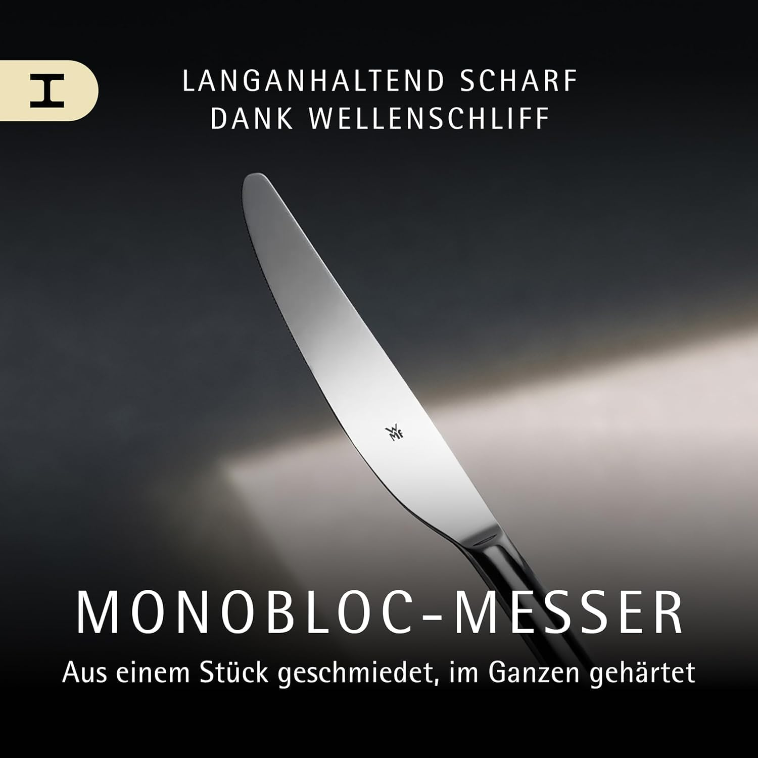 Un couteau monobloc argenté sur fond sombre avec du texte publicitaire allemand.