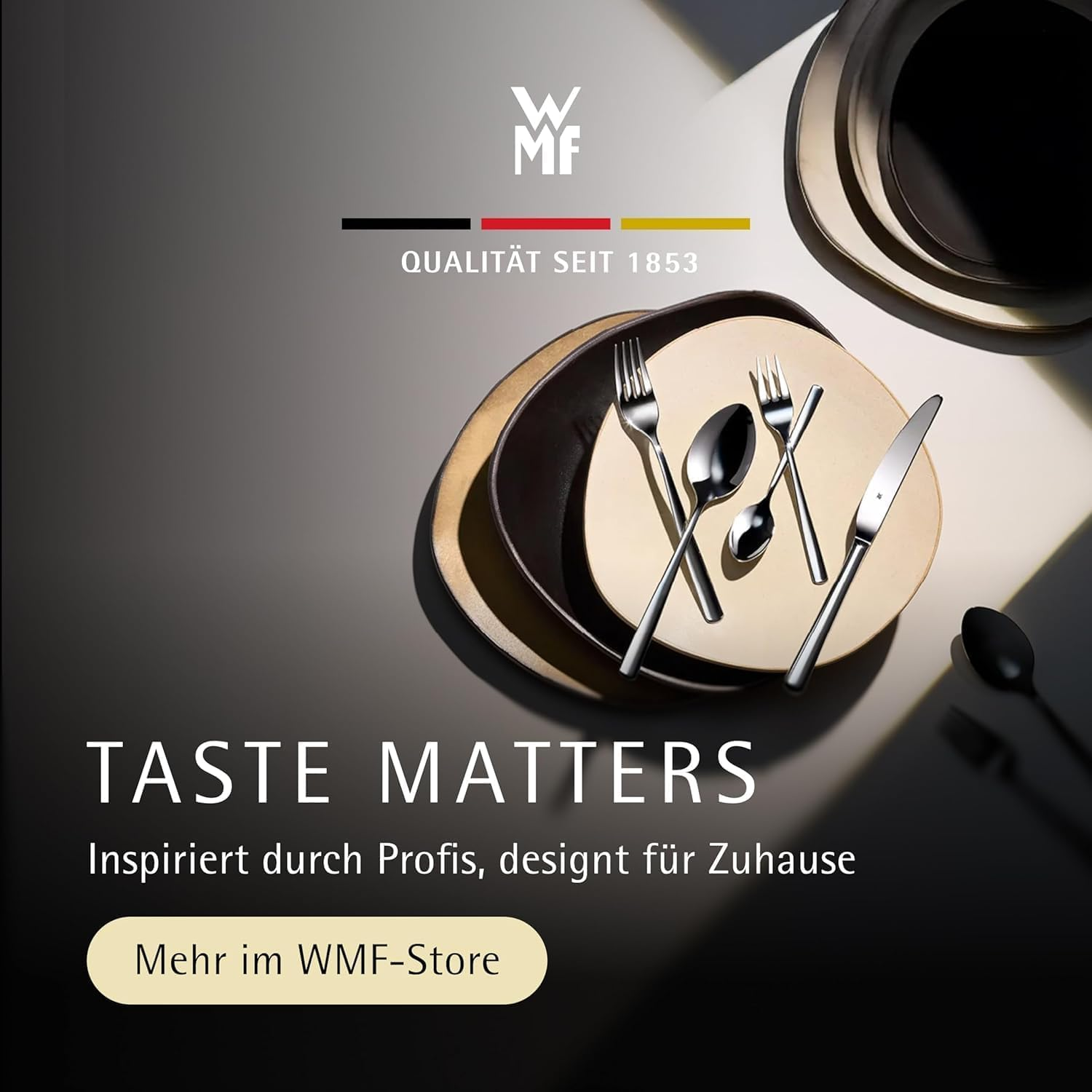 Publicité WMF avec assiettes, couverts et texte 'TASTE MATTERS' sur fond sombre.