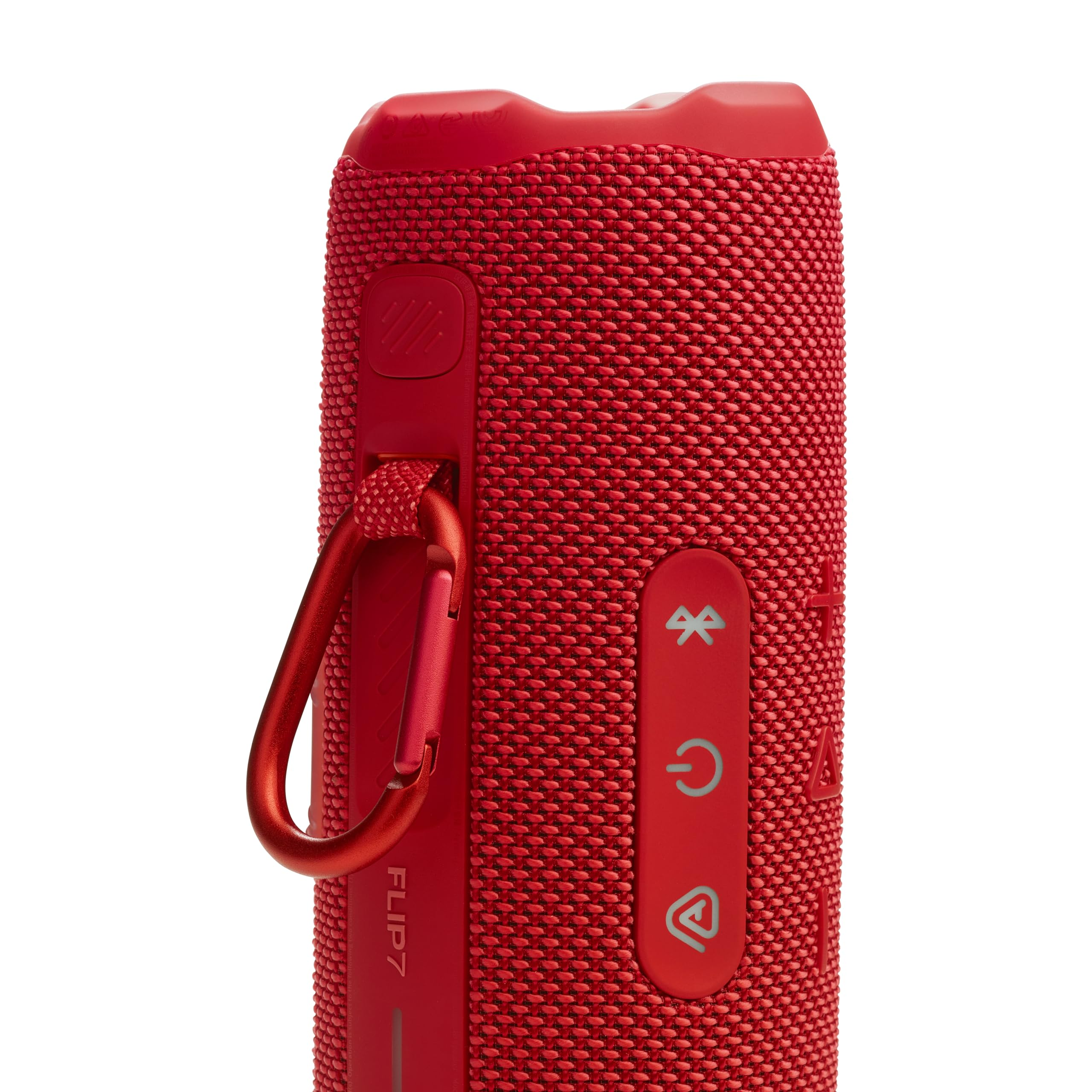 Un haut-parleur sans fil rouge doté d'un mousqueton attaché et de boutons de commande à l'avant.