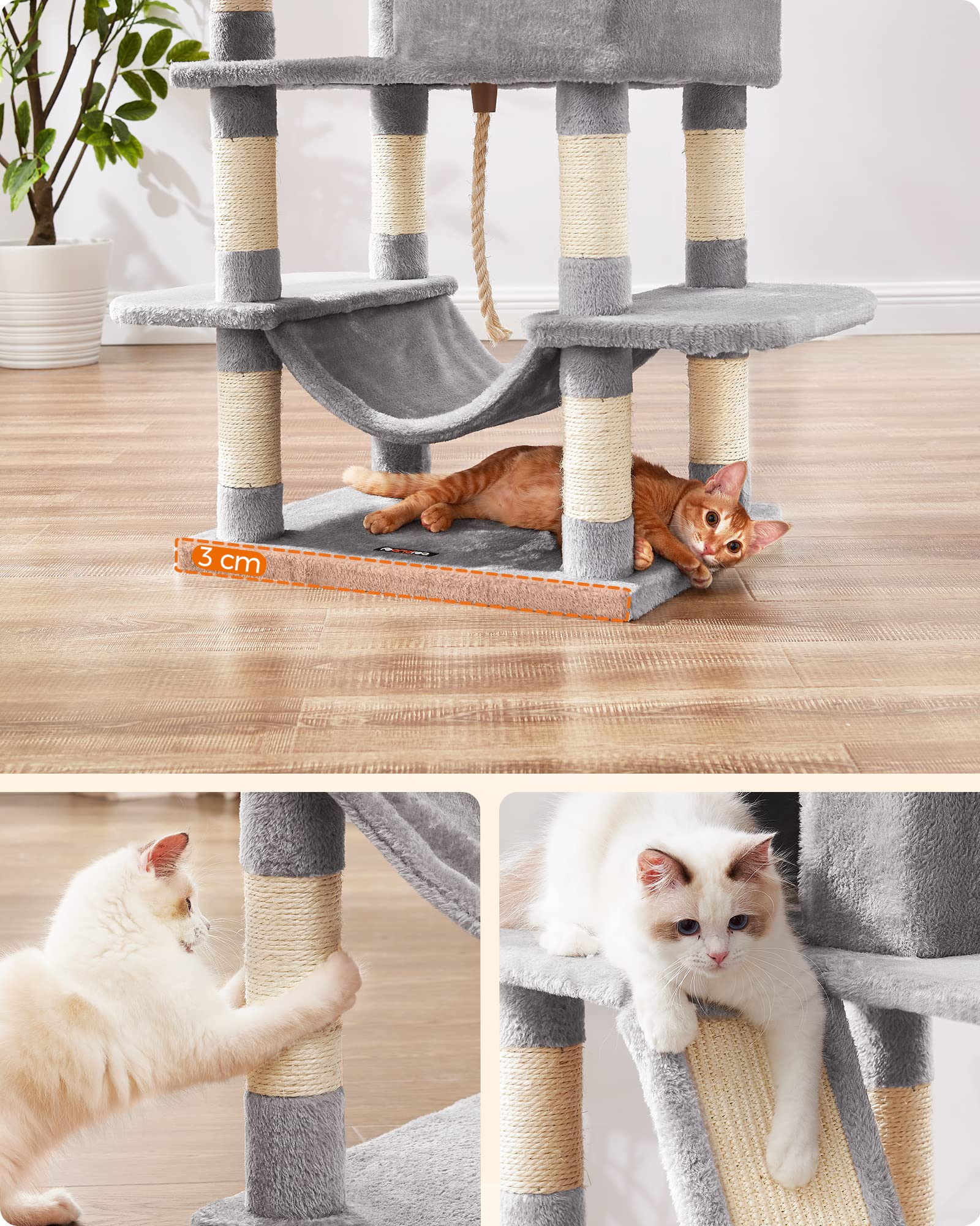 Un arbre à chat gris et beige avec des chats jouant et se reposant sur un sol en bois.