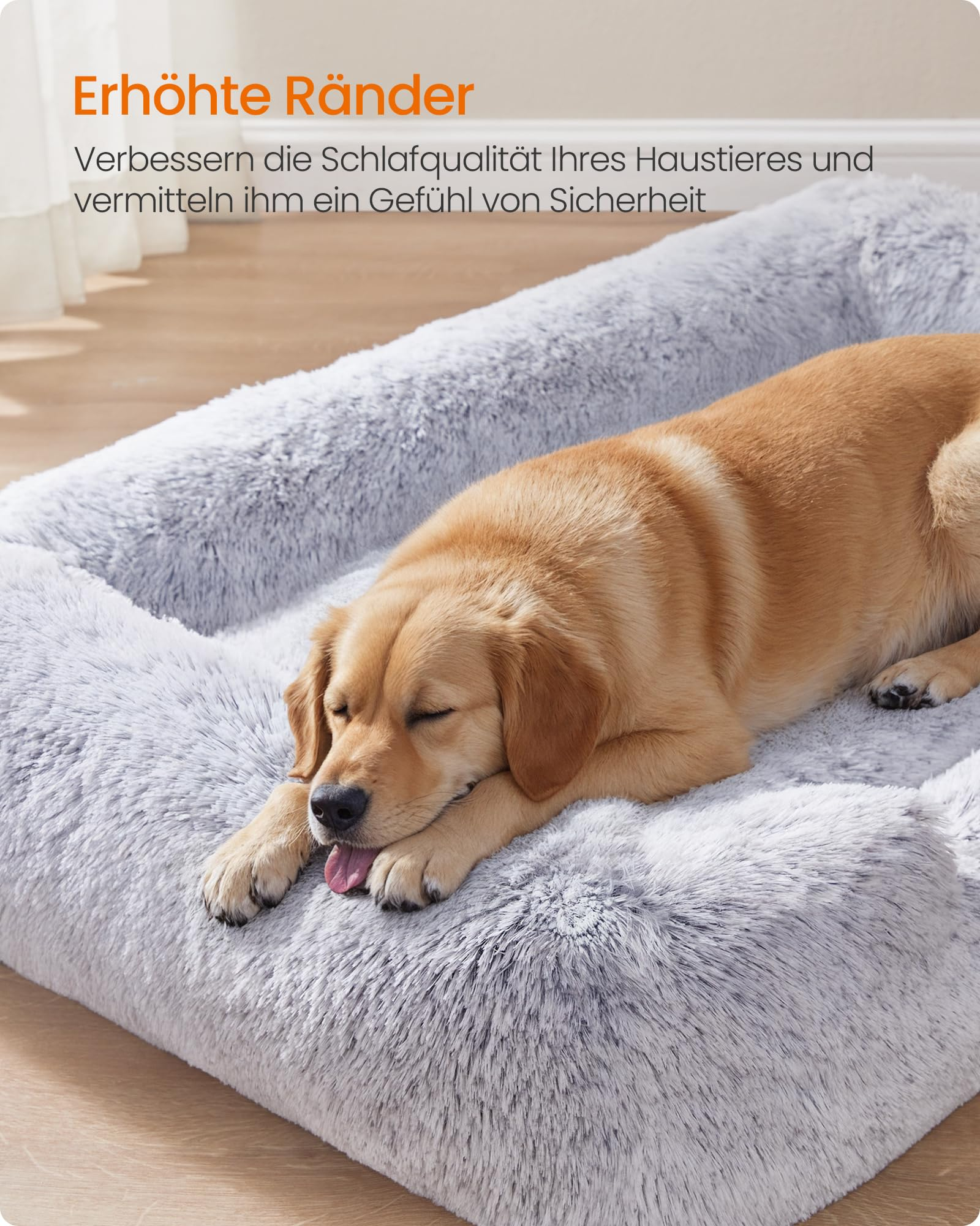 Un golden retriever dorme pacificamente in una morbida e soffice cuccia grigia.