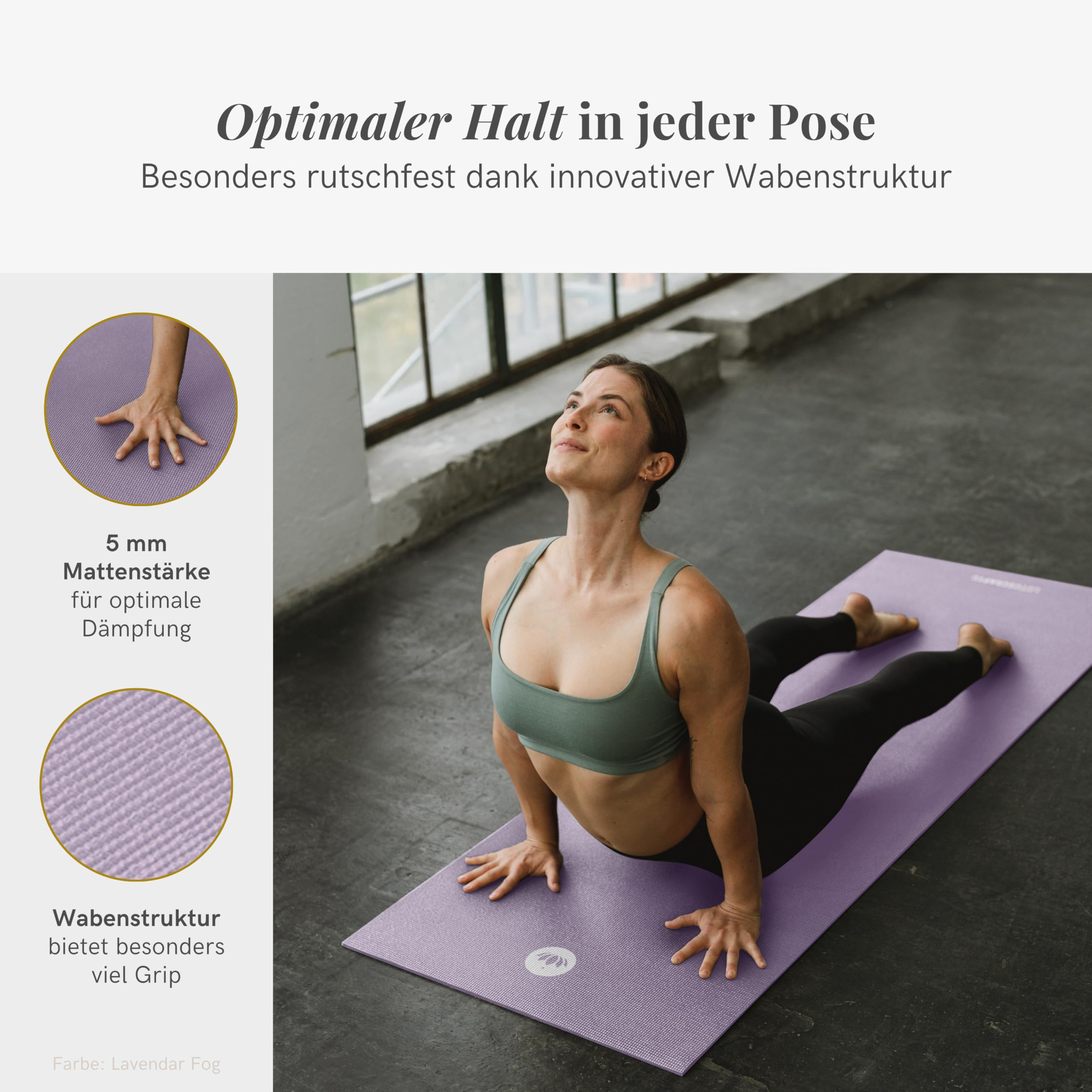 Eine Frau in Sportkleidung macht Yoga auf einer lila Matte und zeigt die Stärke und Wabenstruktur.