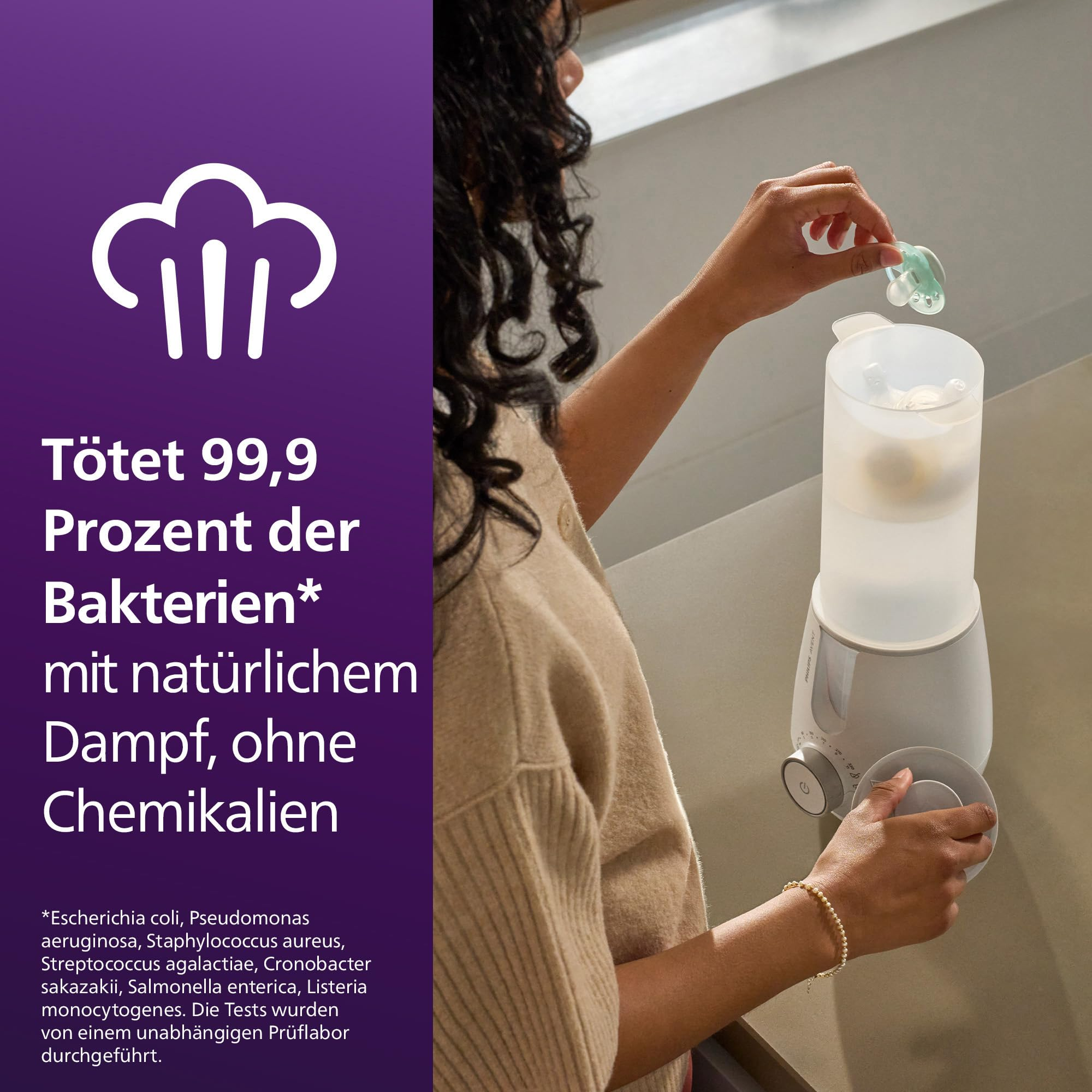 Una donna inserisce un ciuccio in uno sterilizzatore a vapore Philips Avent.