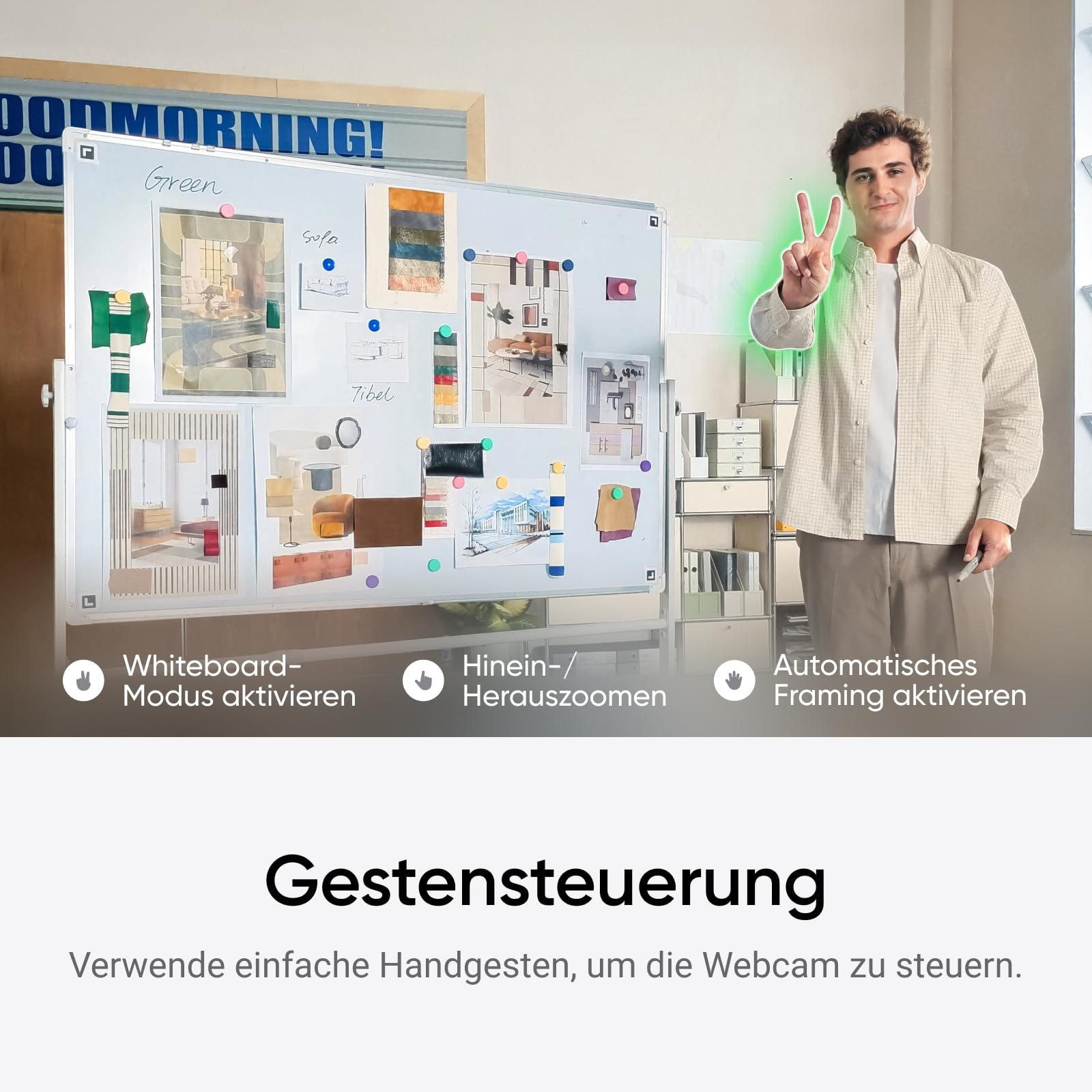 Ein Mann steht vor einer Whiteboard-Tafel voller Notizen und macht eine Geste mit zwei Fingern.