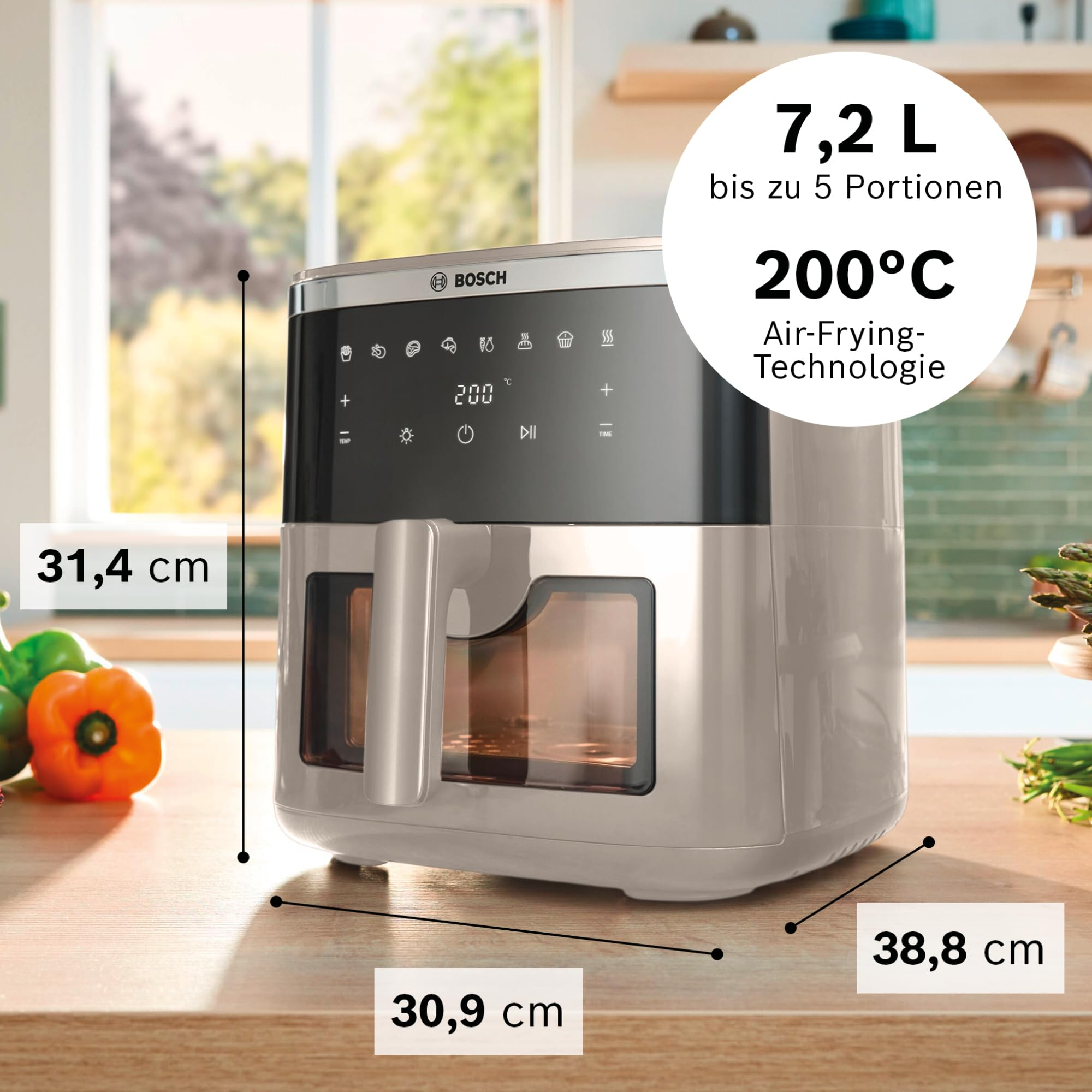 Friggitrice ad aria Bosch beige su piano di lavoro in legno con dimensioni.