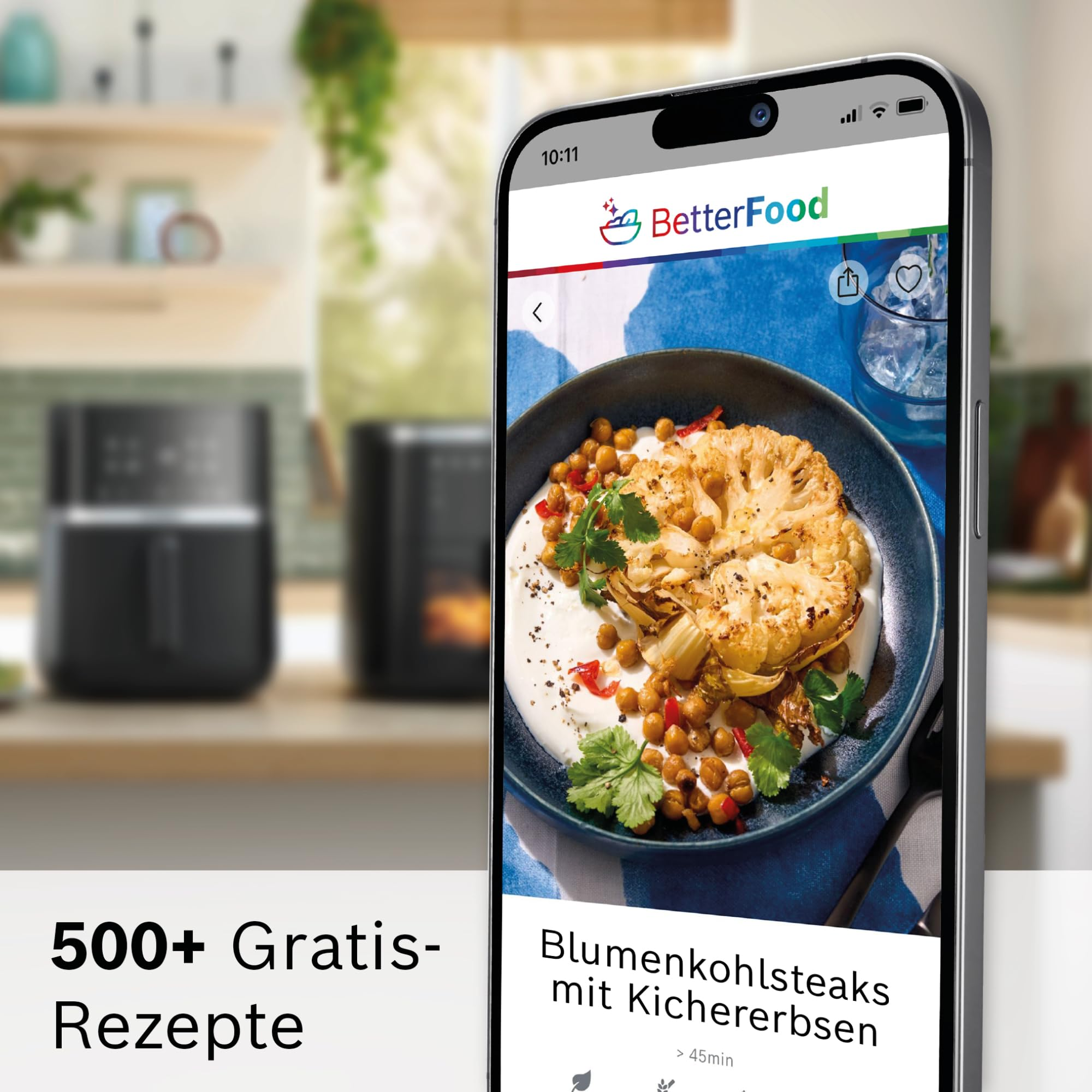 Smartphone con app di ricette mostra cavolfiore arrosto e ceci, in una cucina.