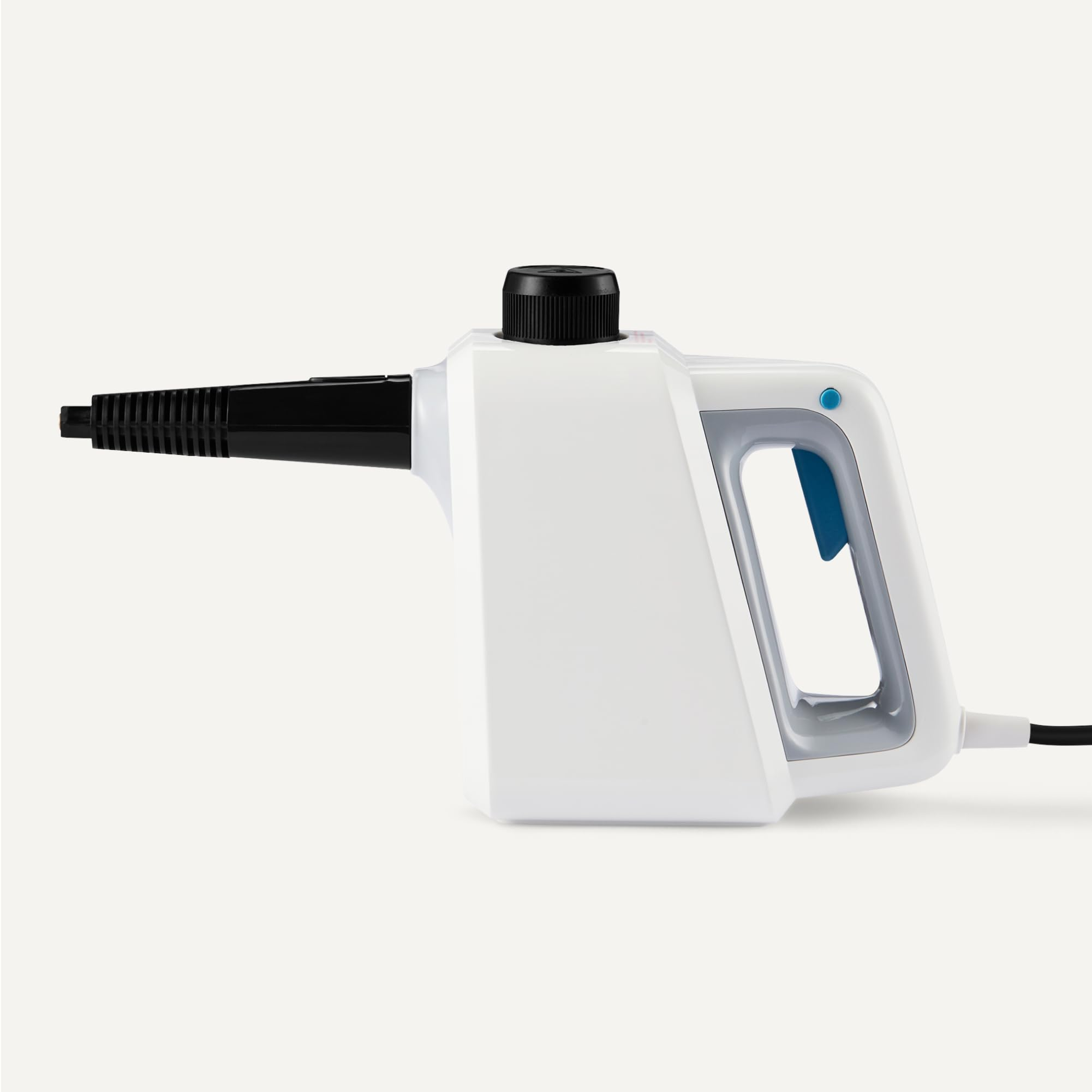 Pulitore a vapore portatile bianco e nero con grilletto blu su sfondo chiaro.