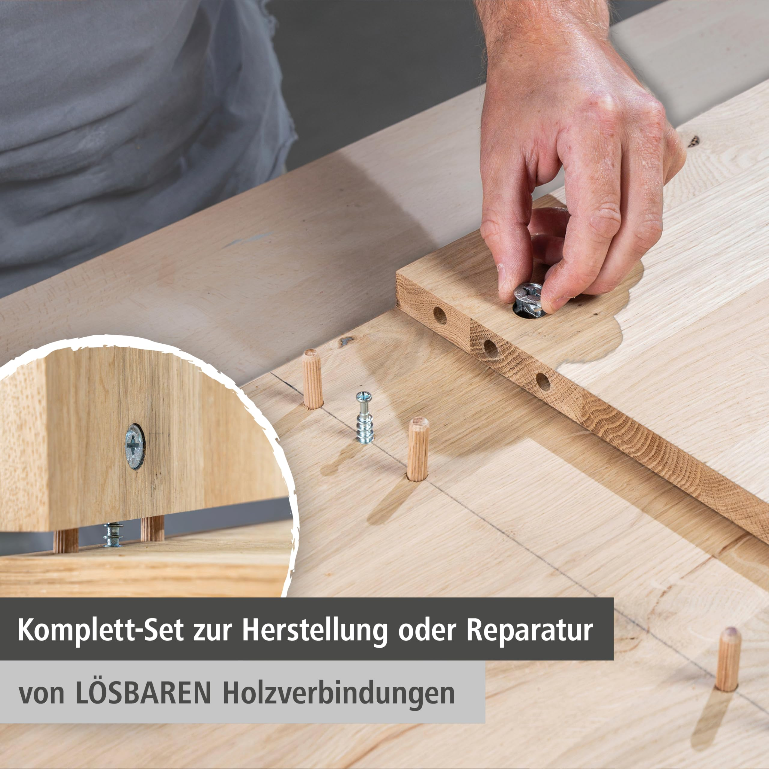 Hand setzt Metallbeschlag in Holplatte ein mit Holzdübeln.