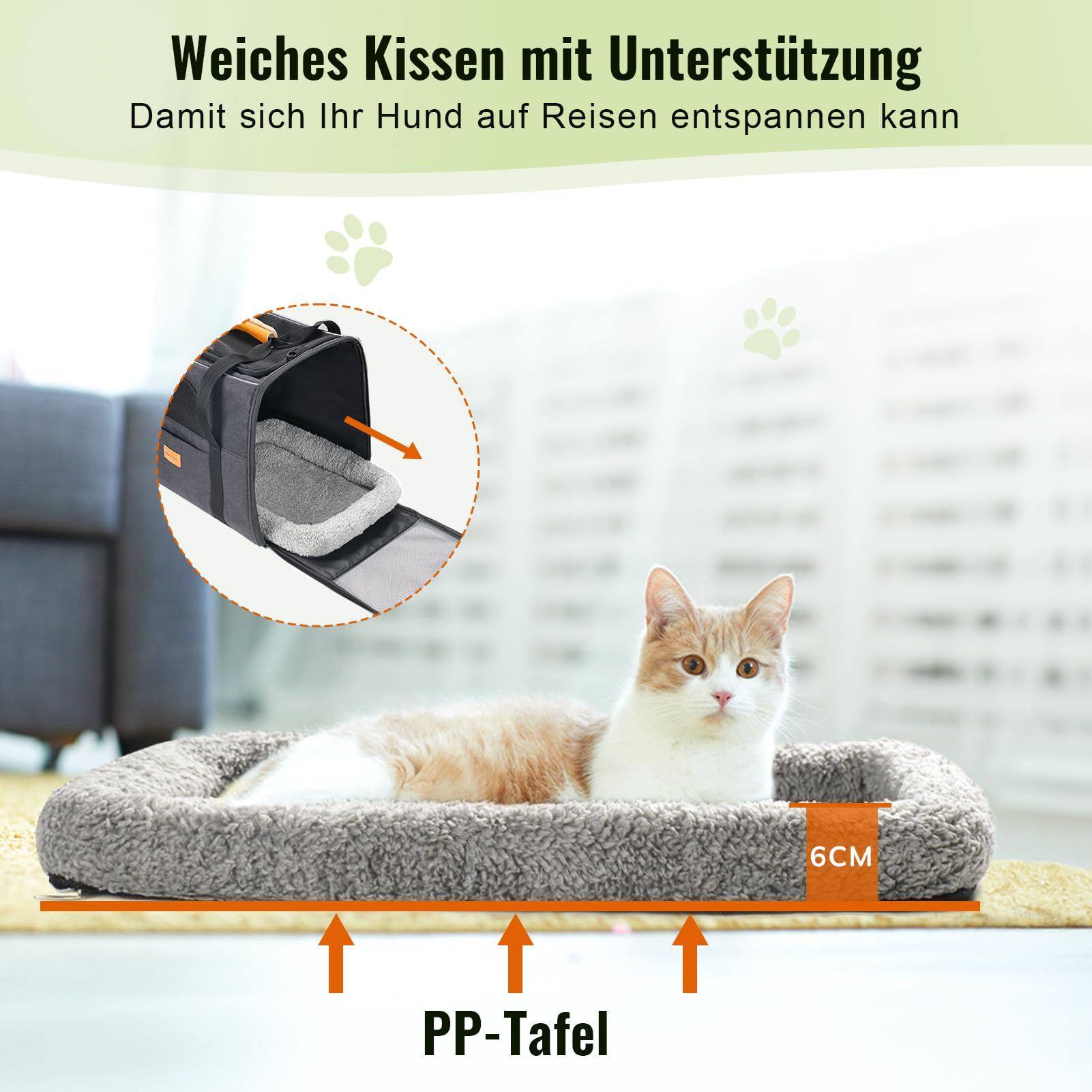 Un gatto bianco e rosso riposa su un cuscino grigio con pannello in PP e trasportino.