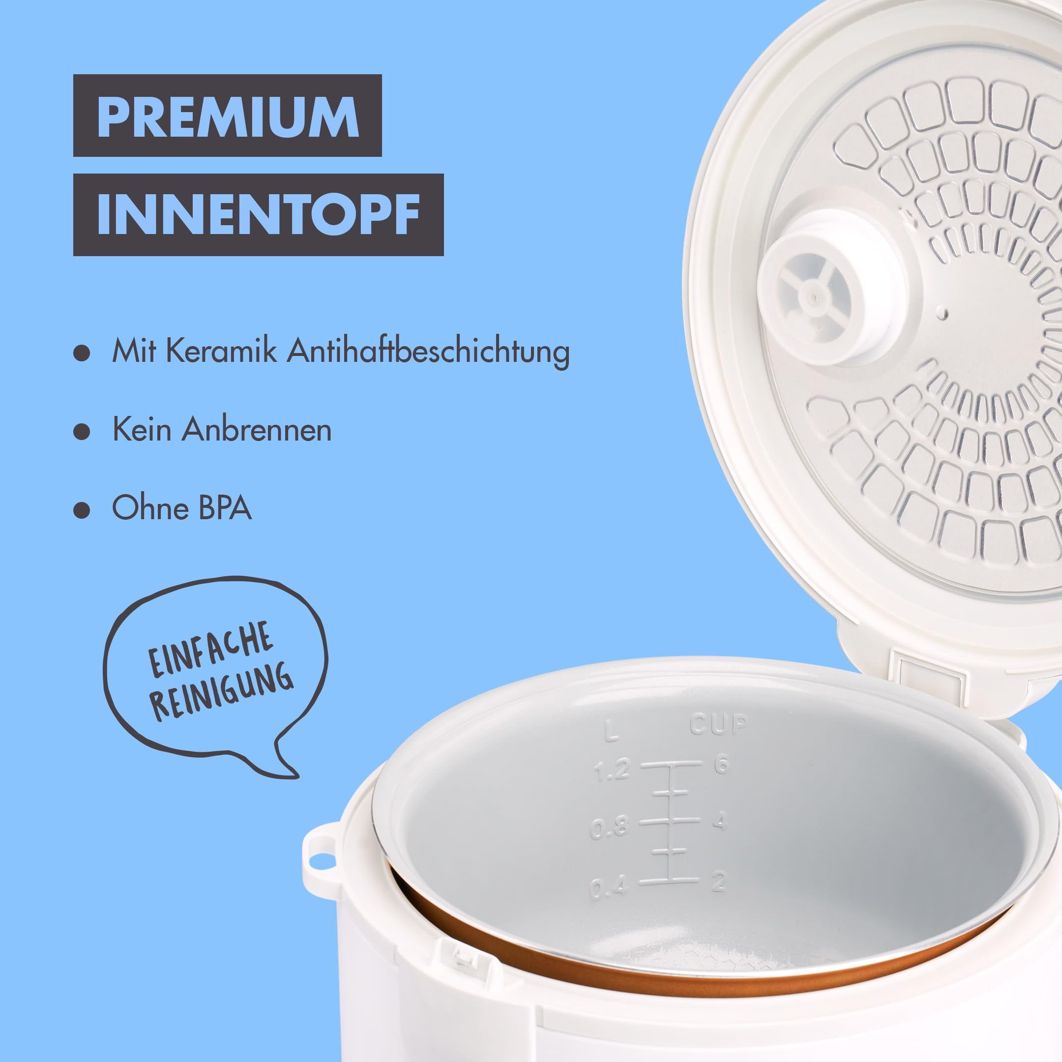 Offener weißer Reiskocher mit Innenskala und deutschem Text auf blauem Hintergrund.