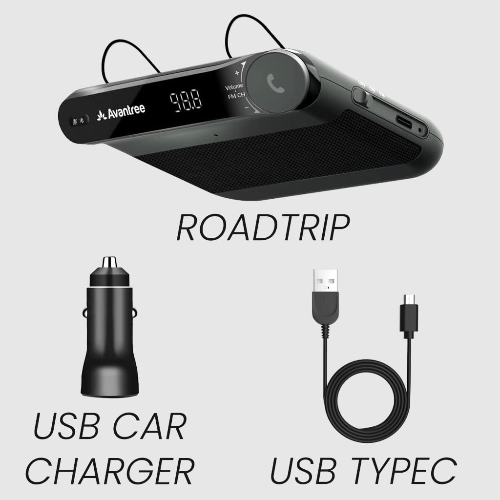Avantree Roadtrip Freisprecheinrichtung mit USB-Kfz-Ladegerät und USB-Typ-C-Kabel auf grauem Hintergrund.
