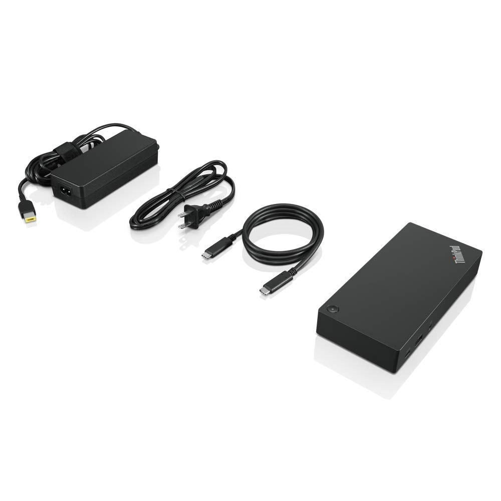 Eine schwarze Dockingstation, ein Netzteil, ein Netzkabel und ein USB-C-Kabel auf weißem Hintergrund.