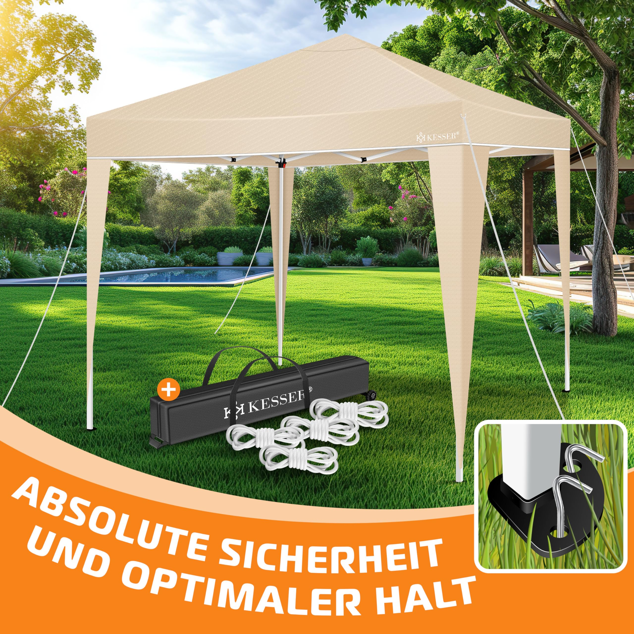 Ein beiger Faltpavillon auf Rasen mit Pool im Hintergrund, Tragetasche, Abspannseilen und Heringen.