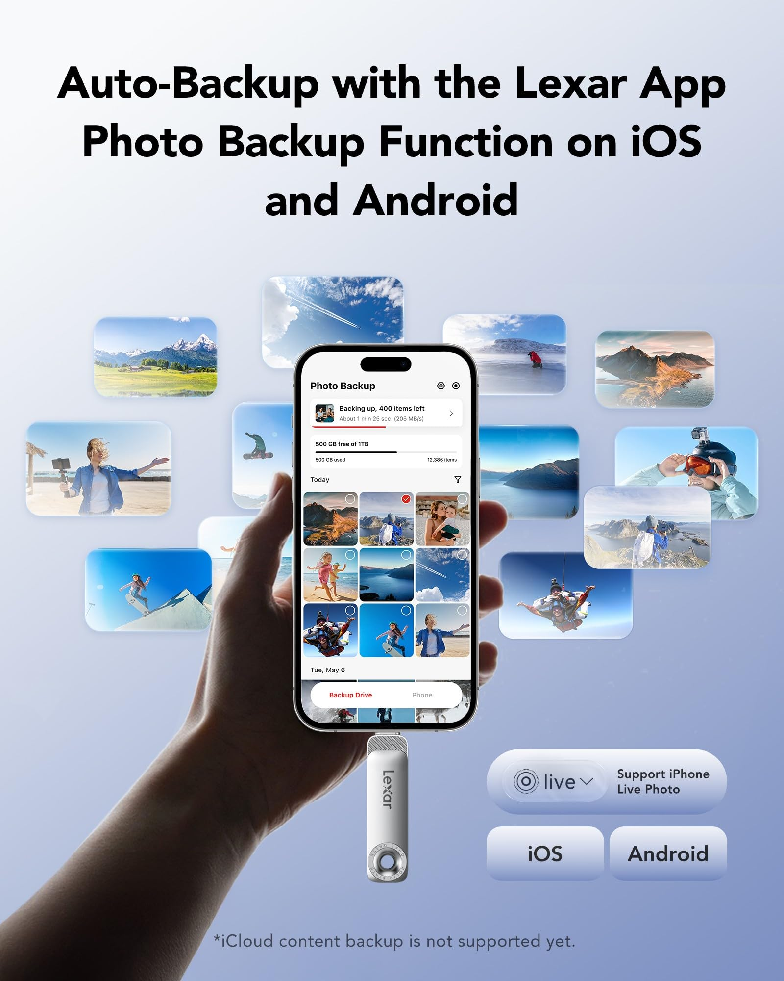 Mano regge smartphone con app Lexar e chiavetta USB collegata, eseguendo il backup di foto di viaggio.