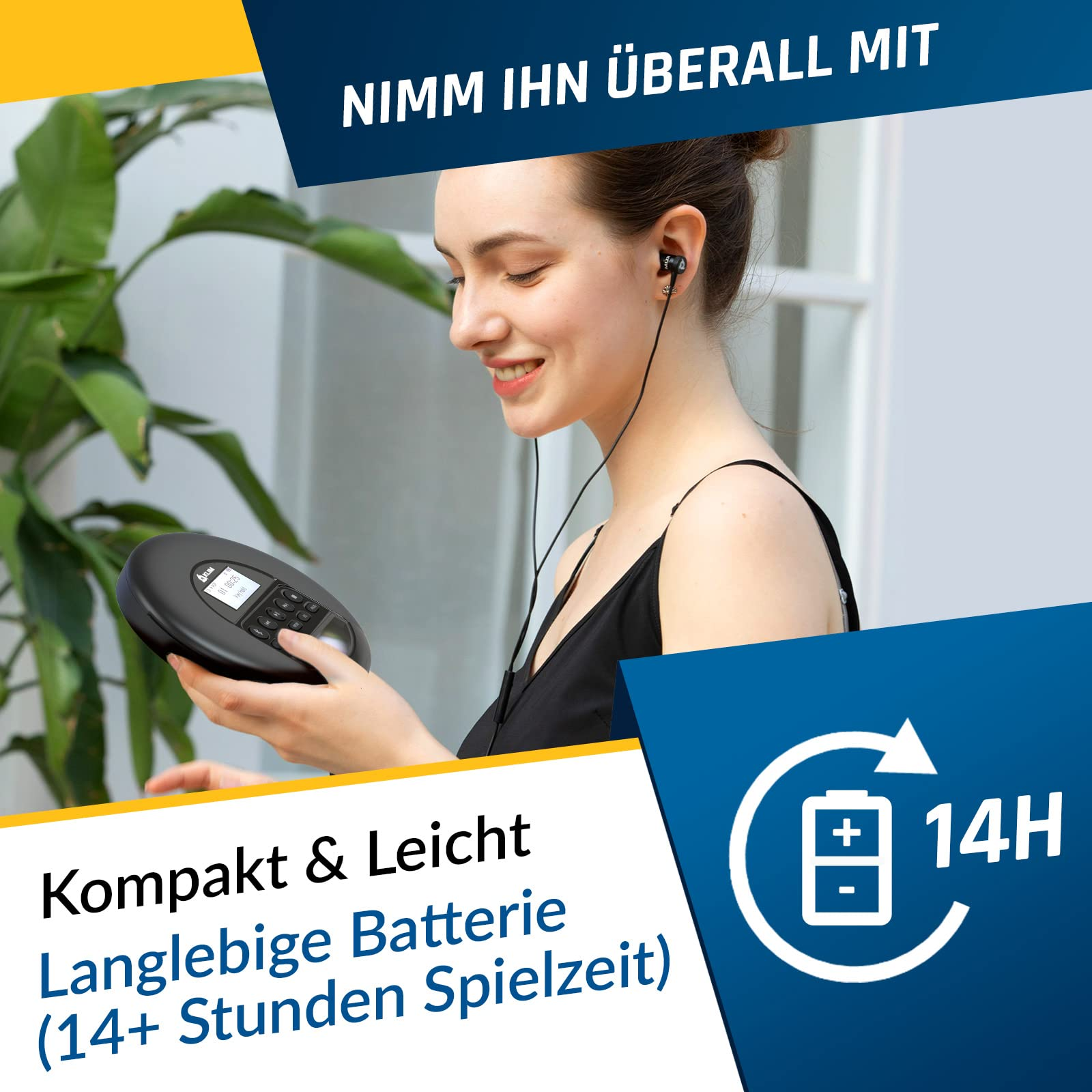 Frau lächelt, hört Musik über einen tragbaren schwarzen Player mit Kopfhörern und hält das Gerät in der Hand.