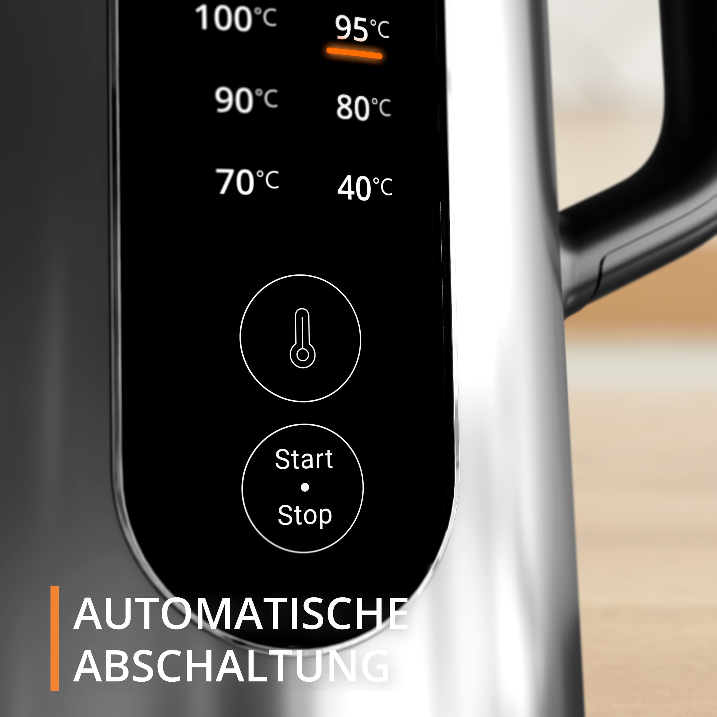 Pannello di controllo di un bollitore con display della temperatura.