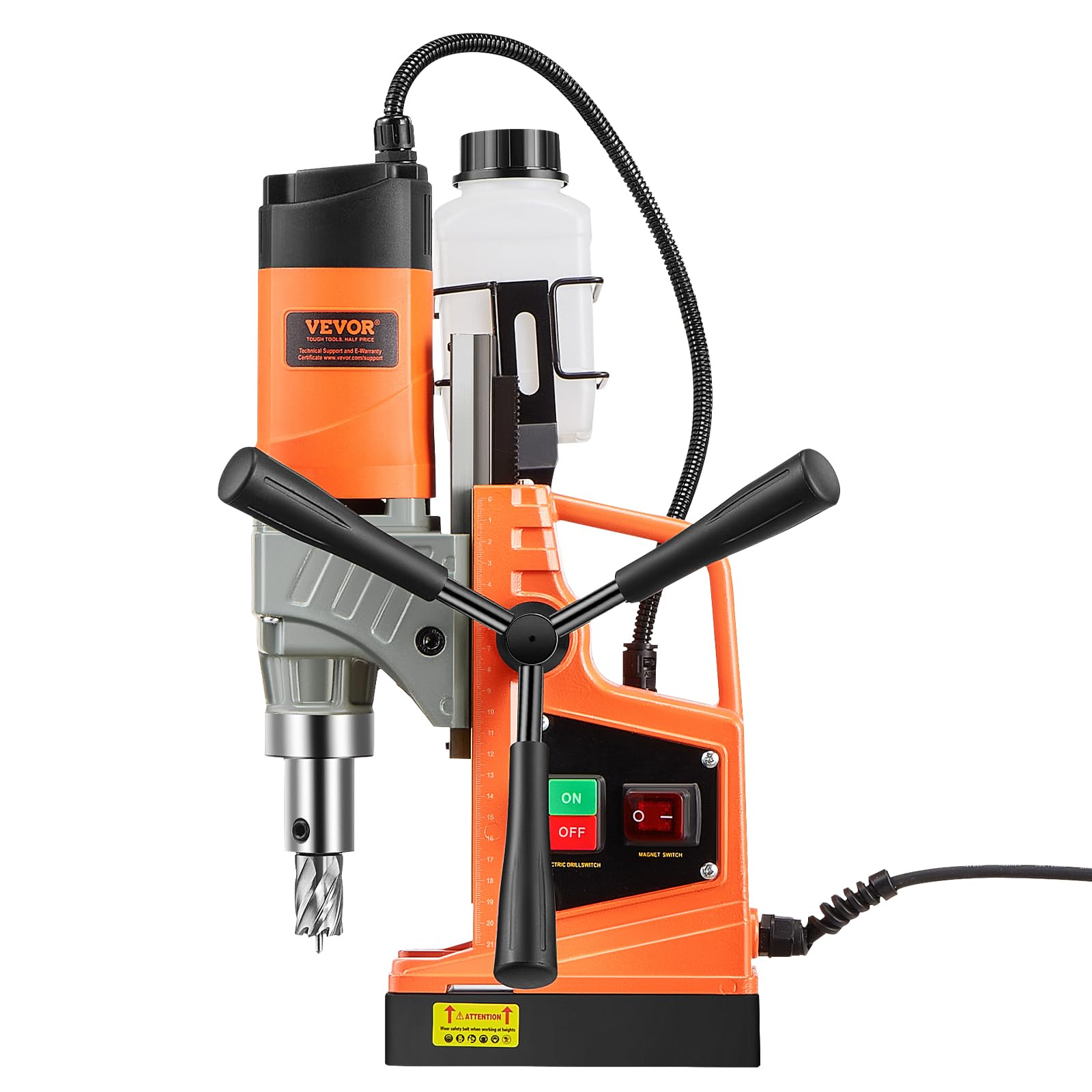 Eine orange und schwarze Kernbohrmaschine mit Kühlmittelbehälter und Dreiarmgriff.