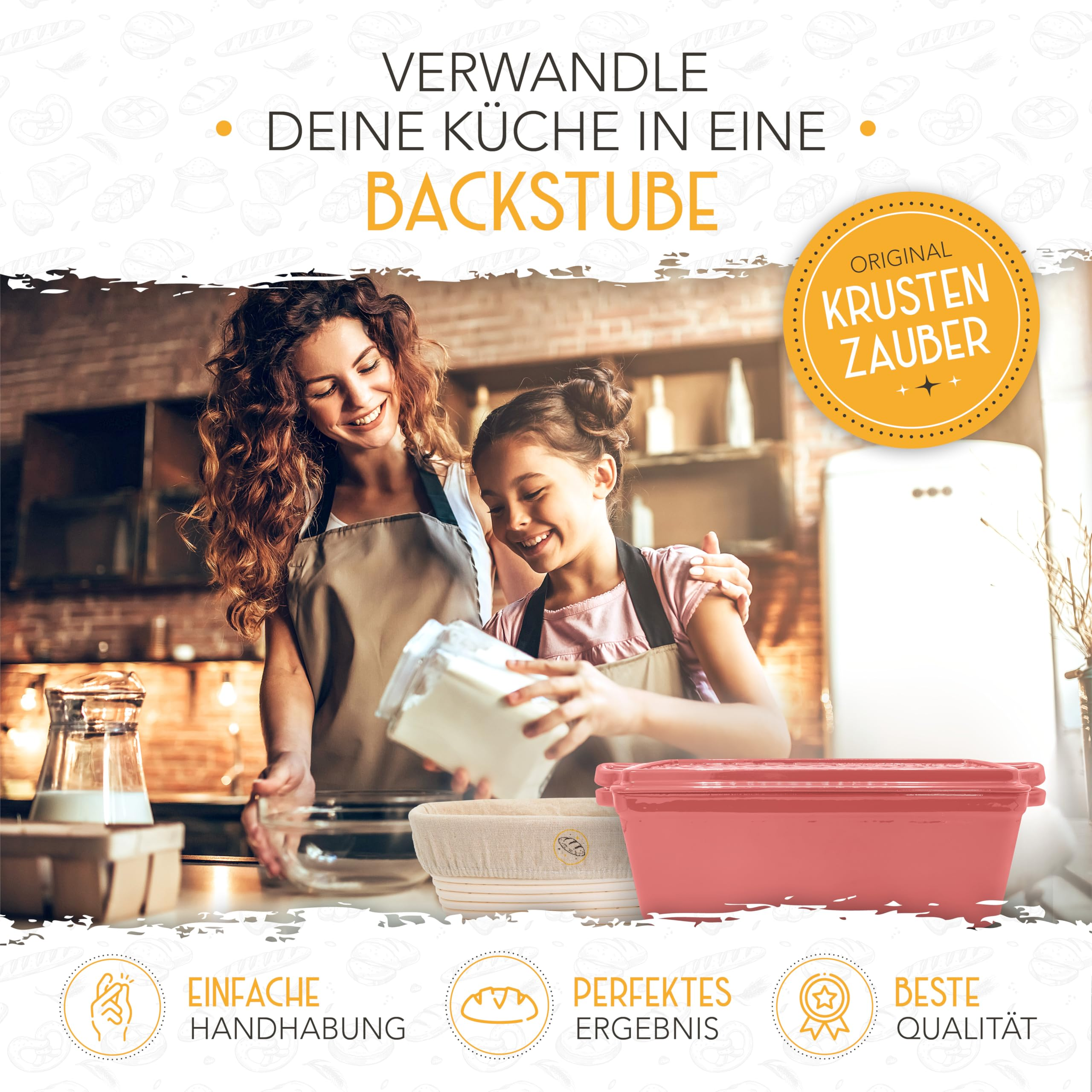 Mutter und Tochter backen gemeinsam in einer Küche mit Backutensilien im Vordergrund.