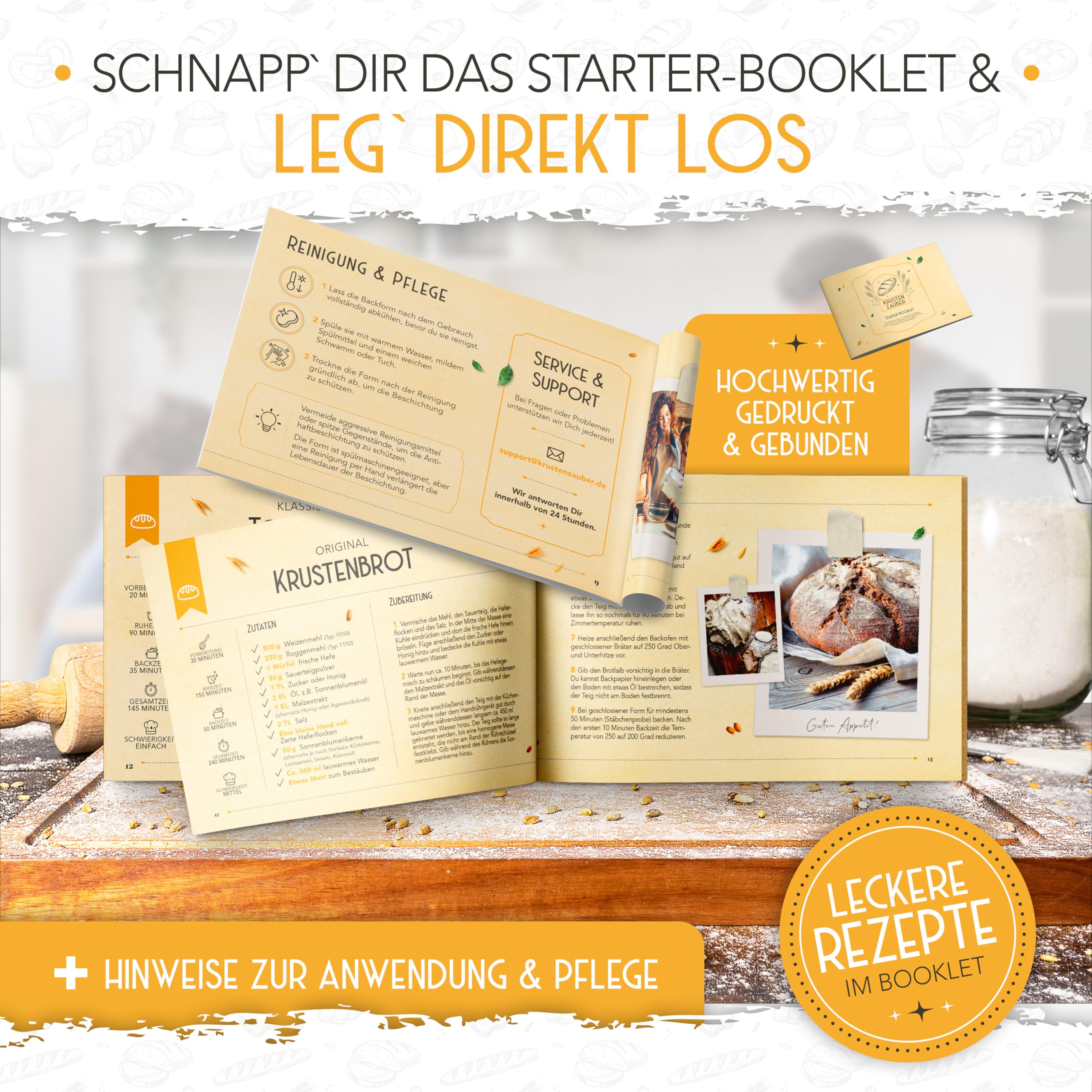 Ein offenes Rezeptheft mit Backanleitungen, Zutaten und Fotos auf einem bemehlten Holzbrett.